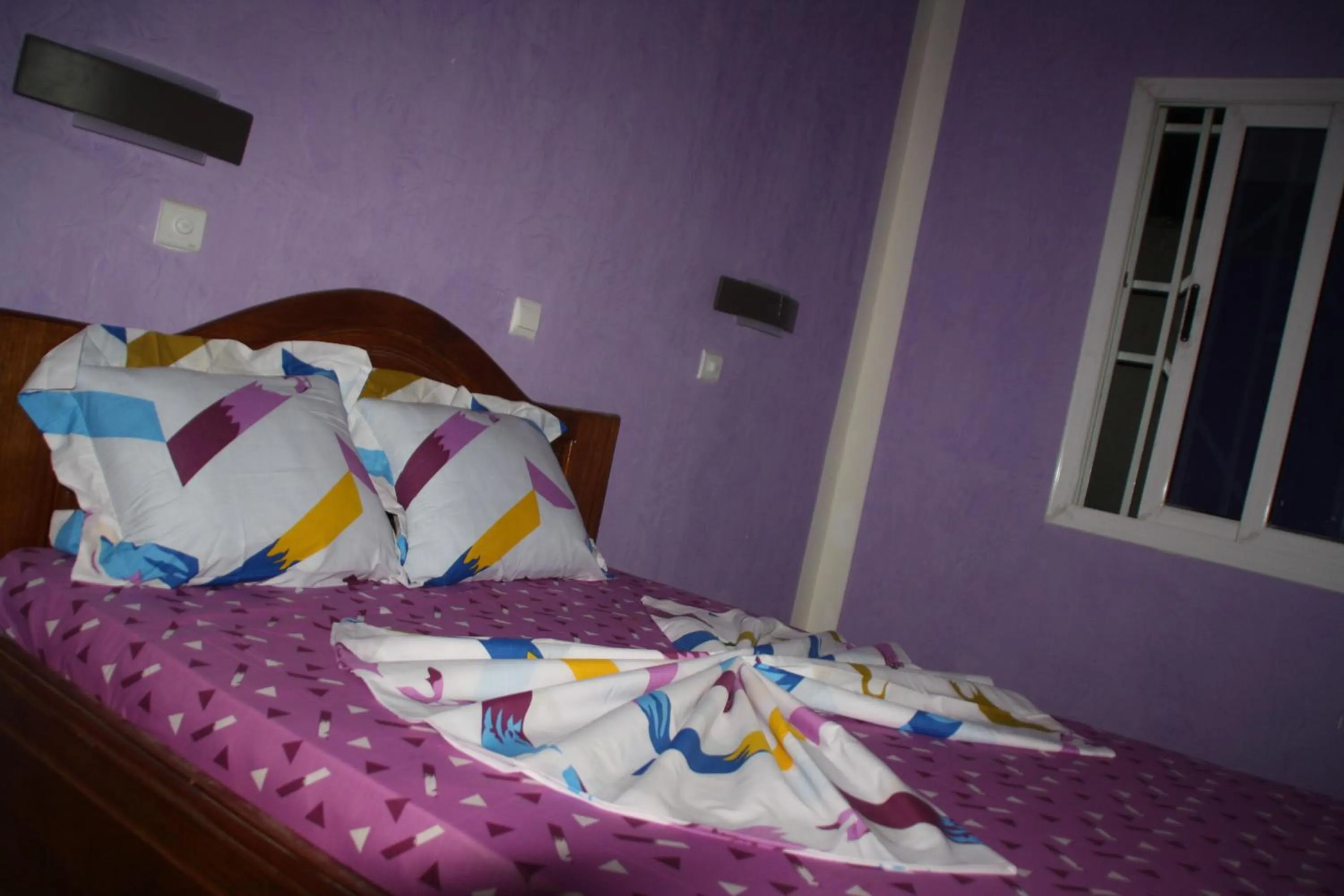 Photo of the whole room, Bed in HOTEL-LE-PARISIEN