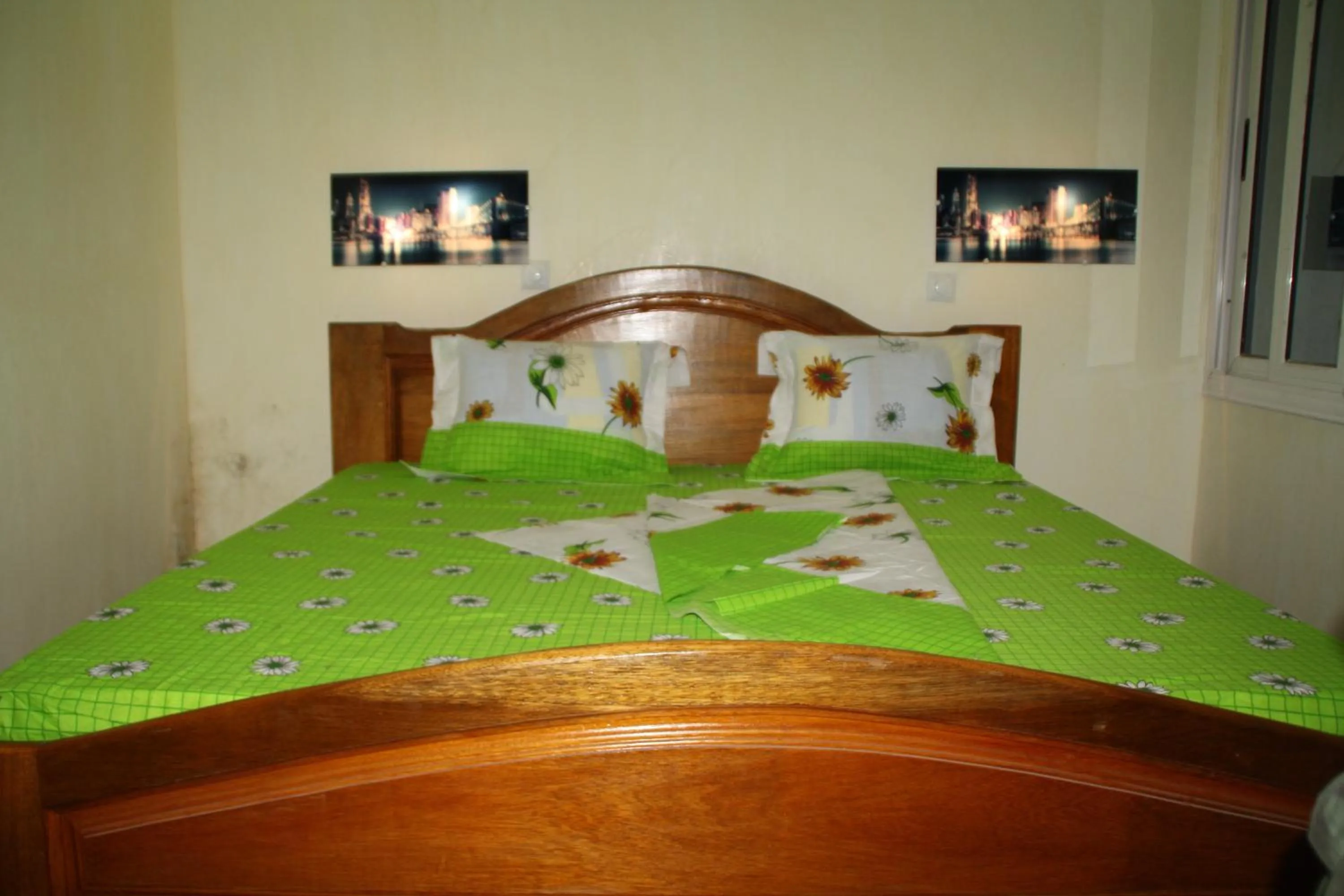 Bedroom, Bed in HOTEL-LE-PARISIEN