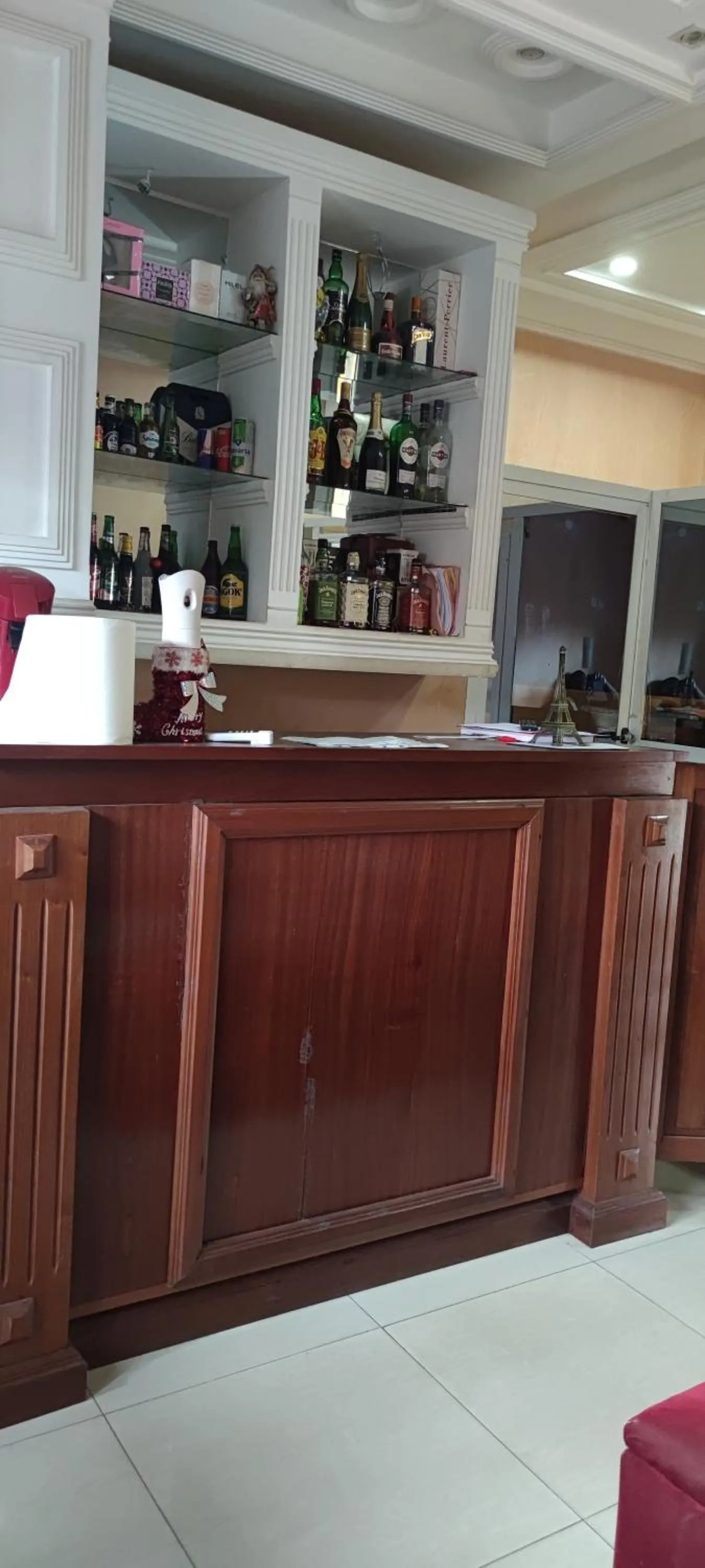 Lounge or bar in HOTEL-LE-PARISIEN