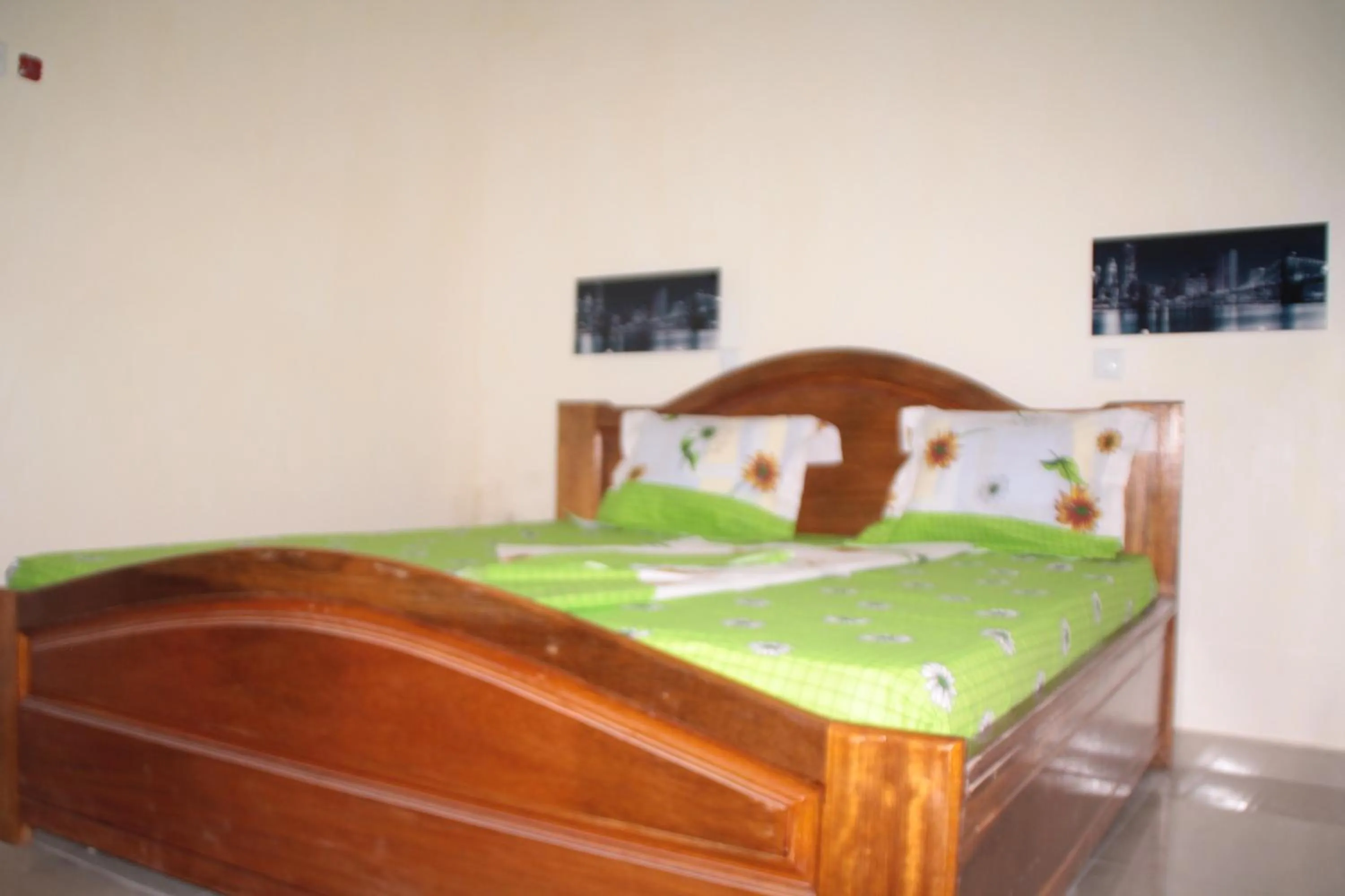 Bed in HOTEL-LE-PARISIEN