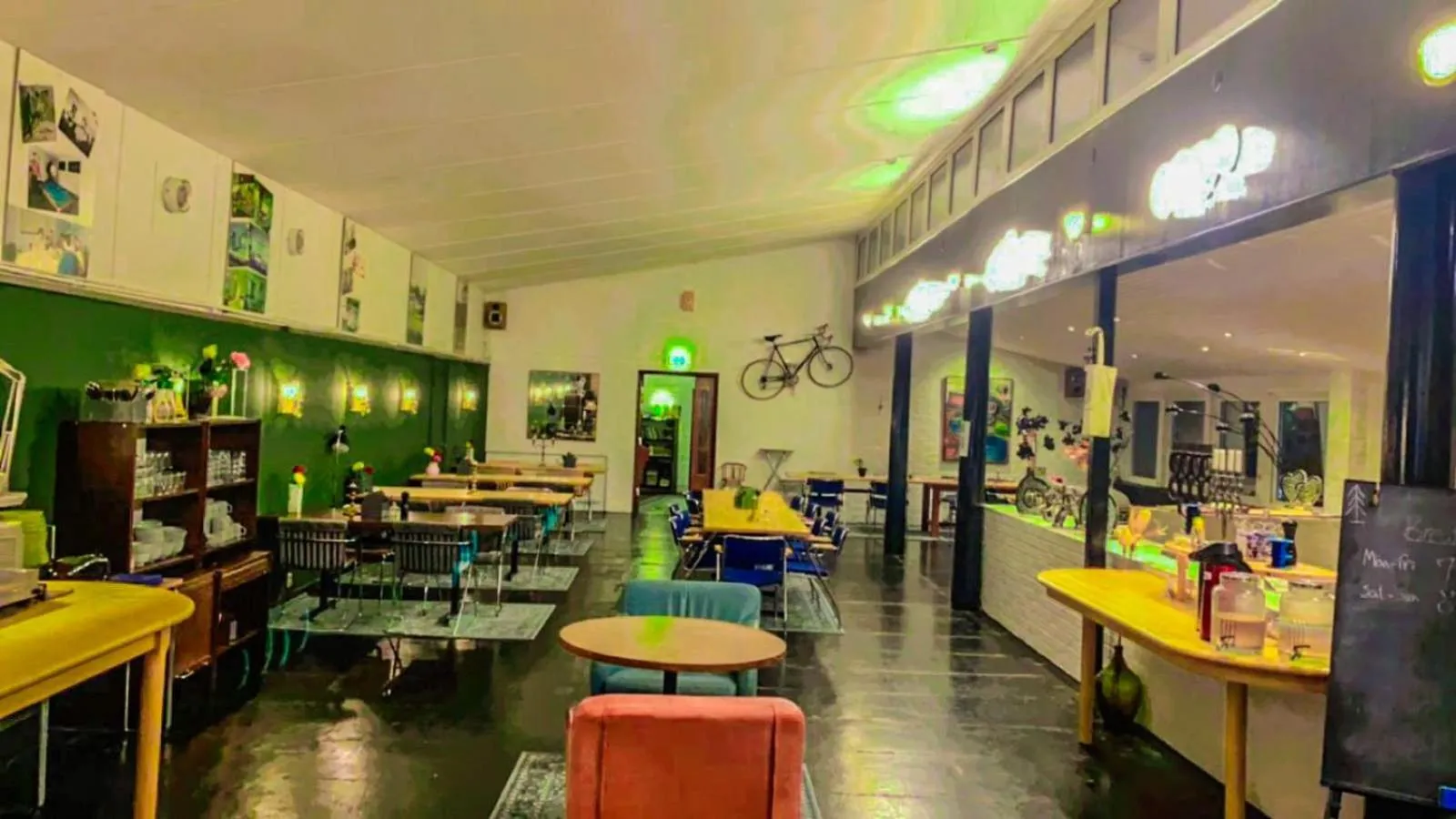 Restaurant/places to eat in Nature Shelter Hotel