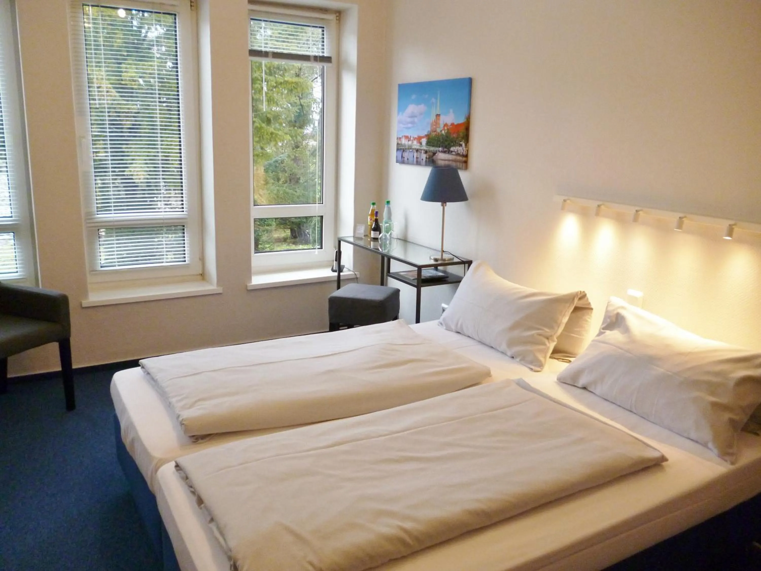 Photo of the whole room, Bed in Hotel Am Mühlenteich