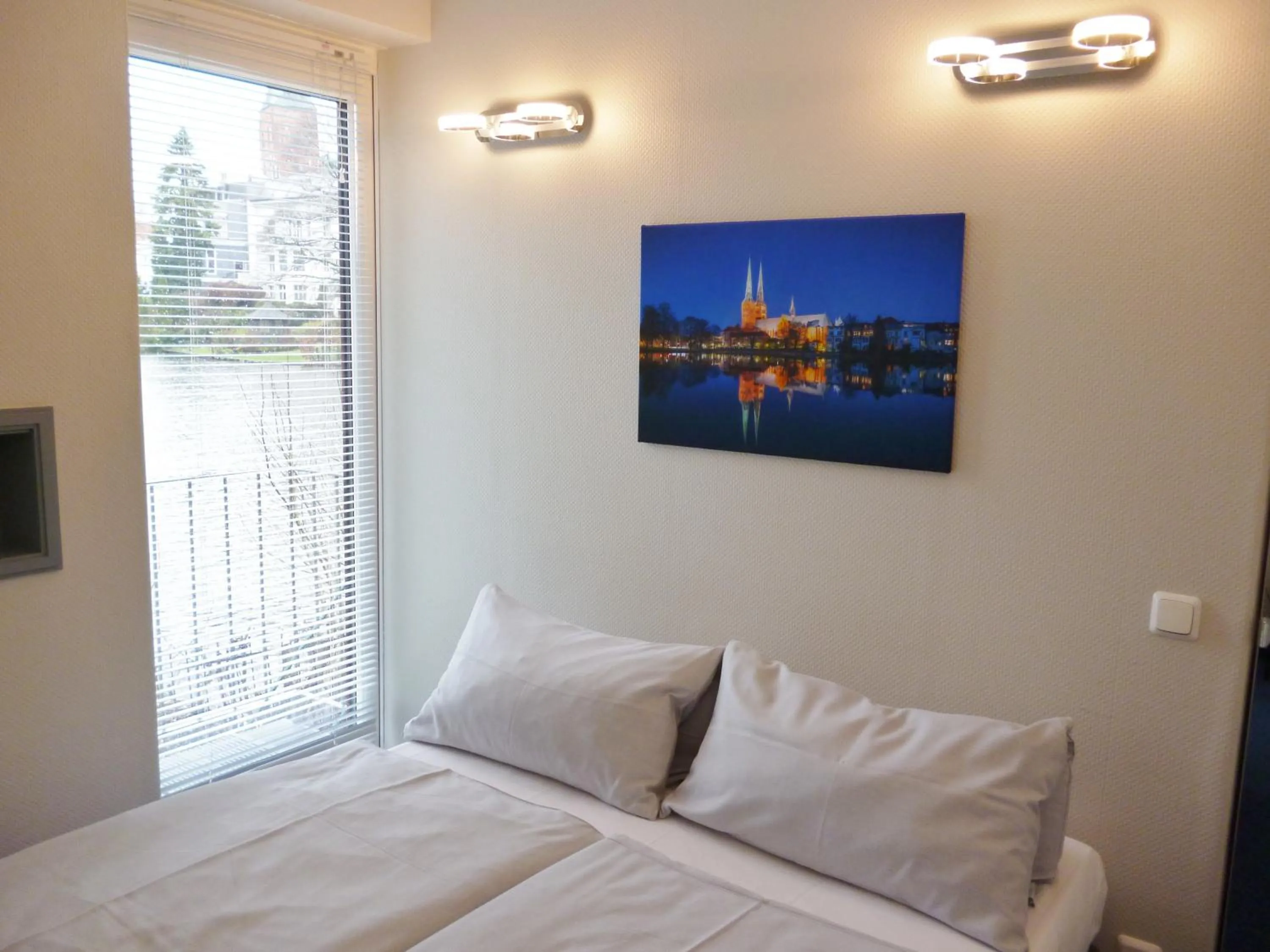 Photo of the whole room, Bed in Hotel Am Mühlenteich