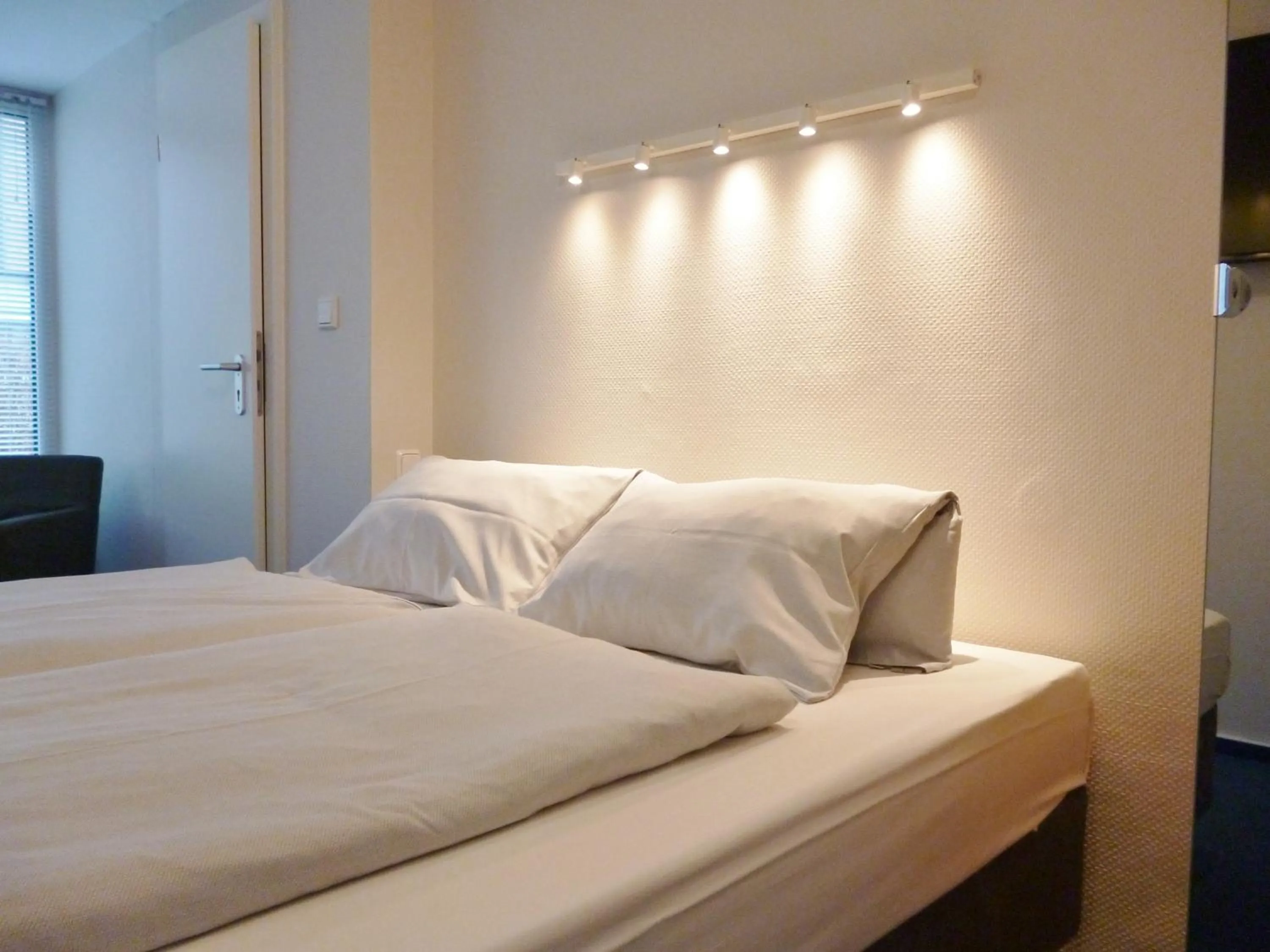 Photo of the whole room, Bed in Hotel Am Mühlenteich