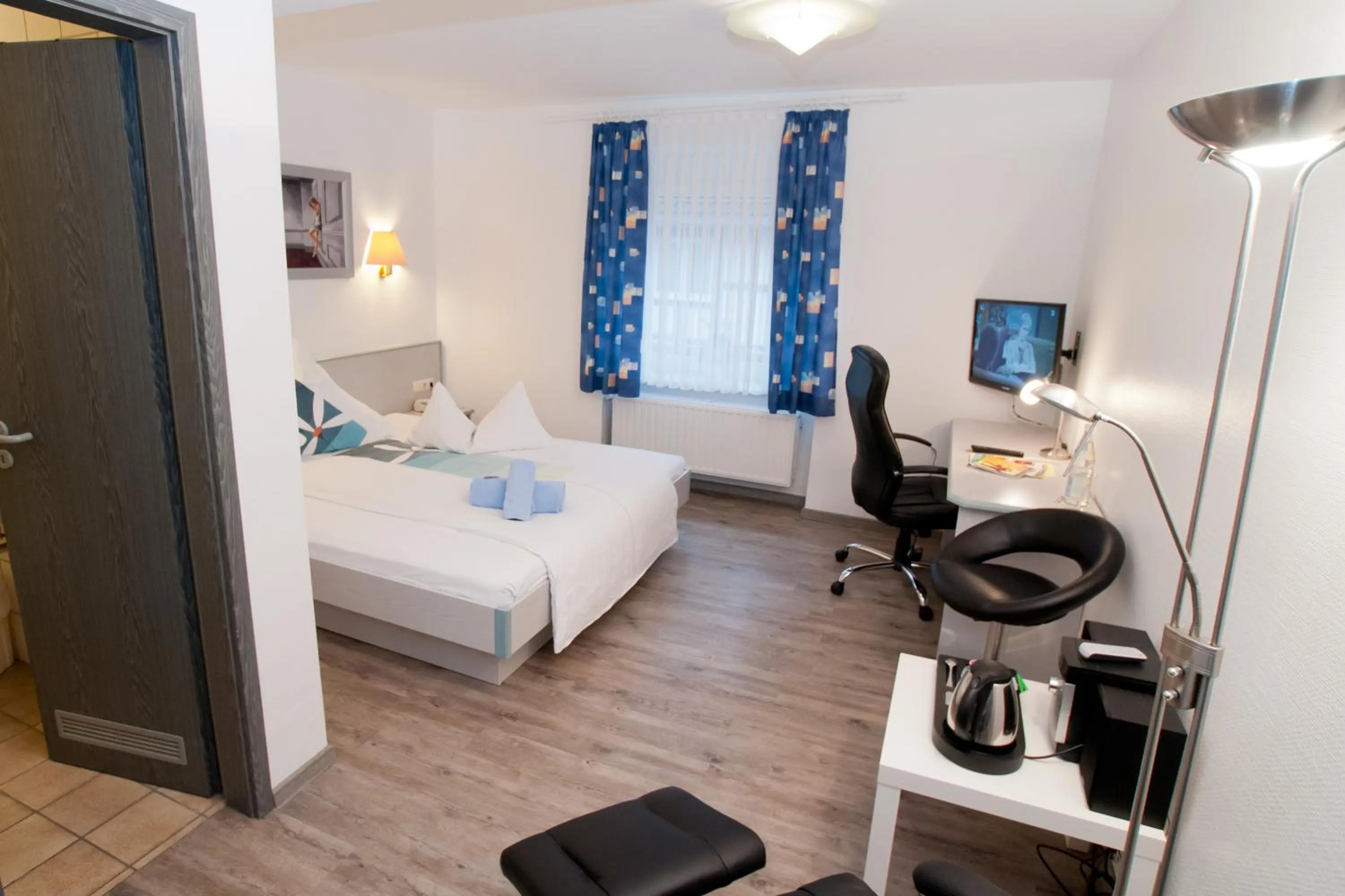 Photo of the whole room, Bed in Landgasthaus Bonn