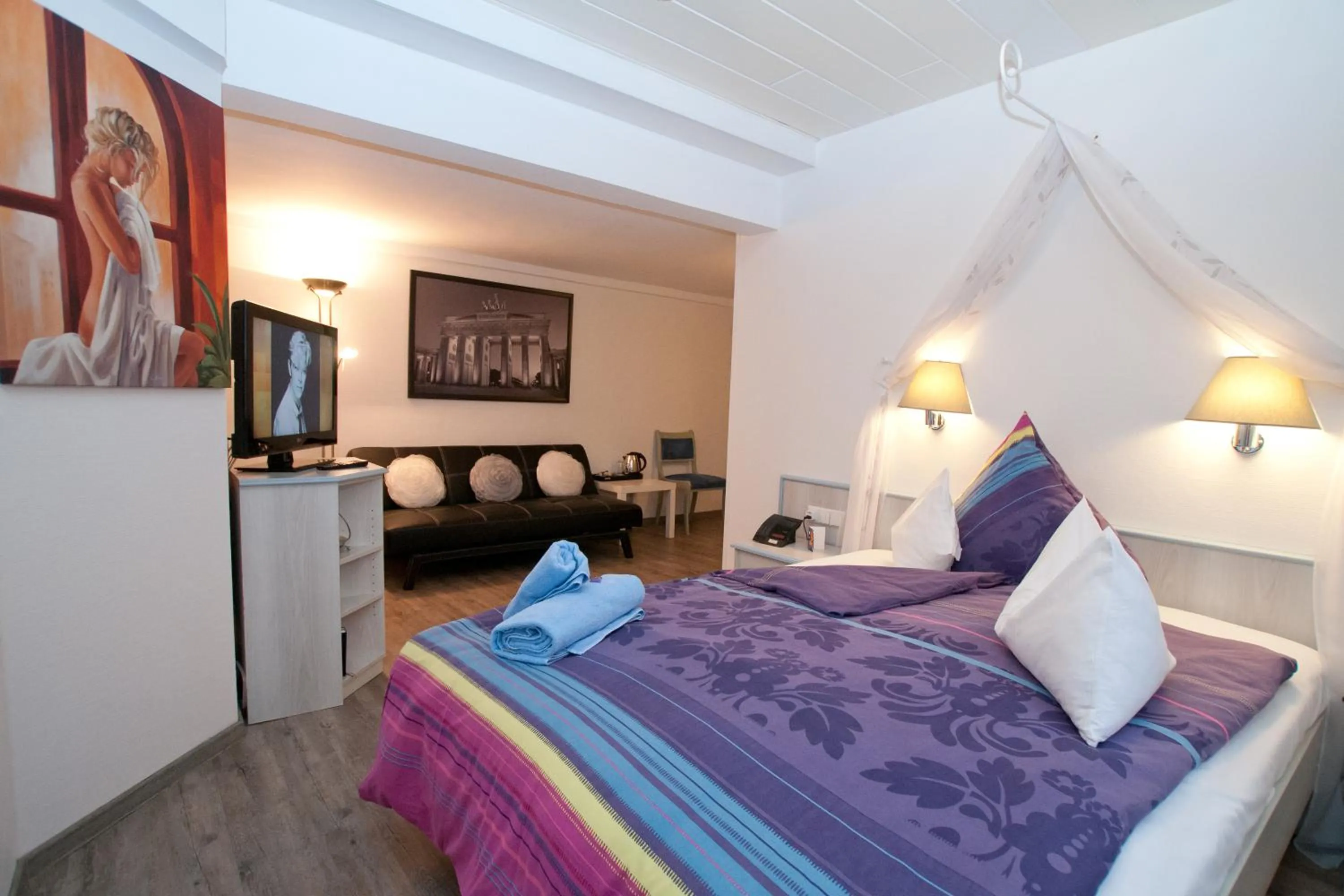 Photo of the whole room, Bed in Landgasthaus Bonn