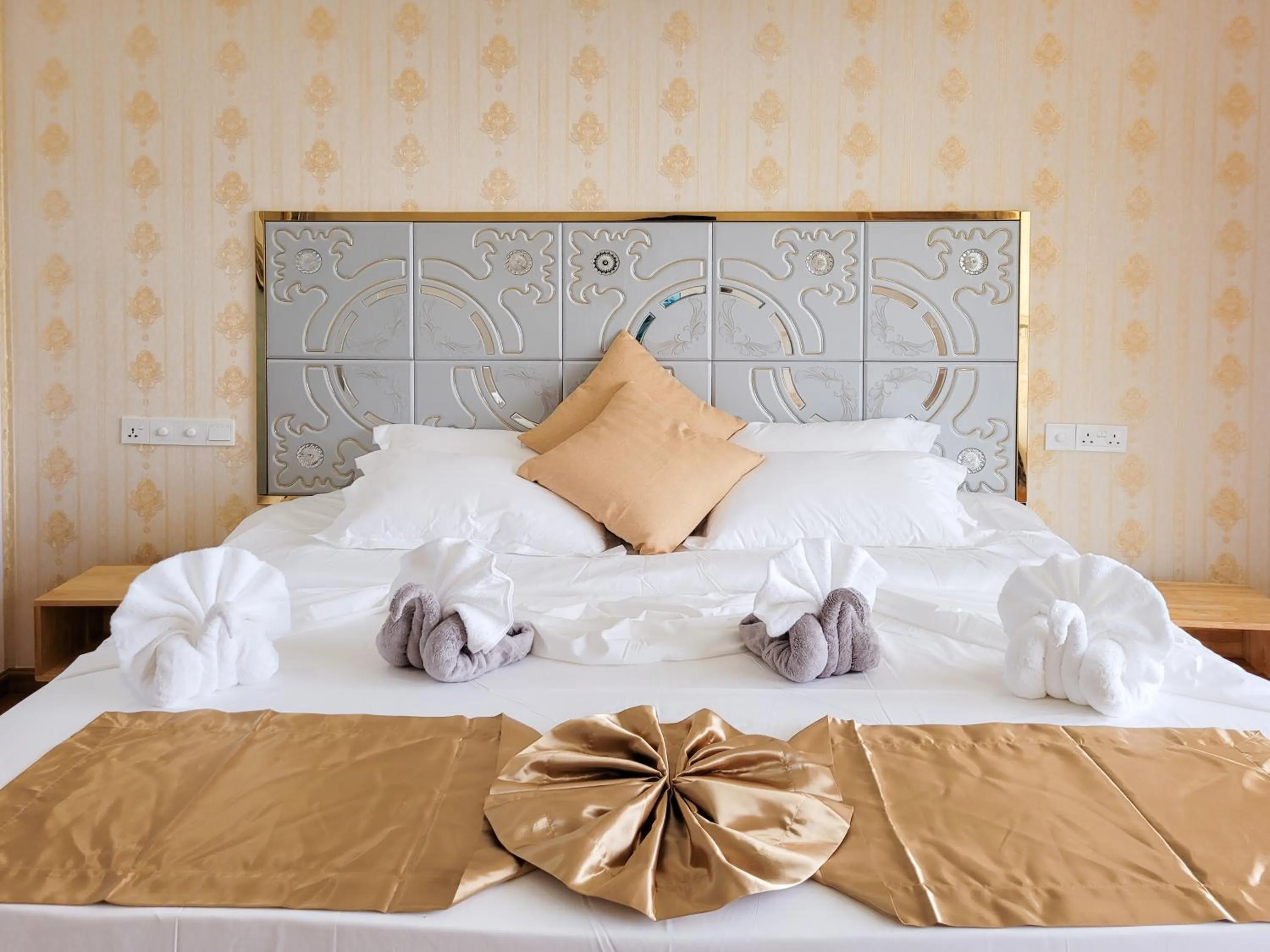 Bedroom, Bed in Jeym Lodge