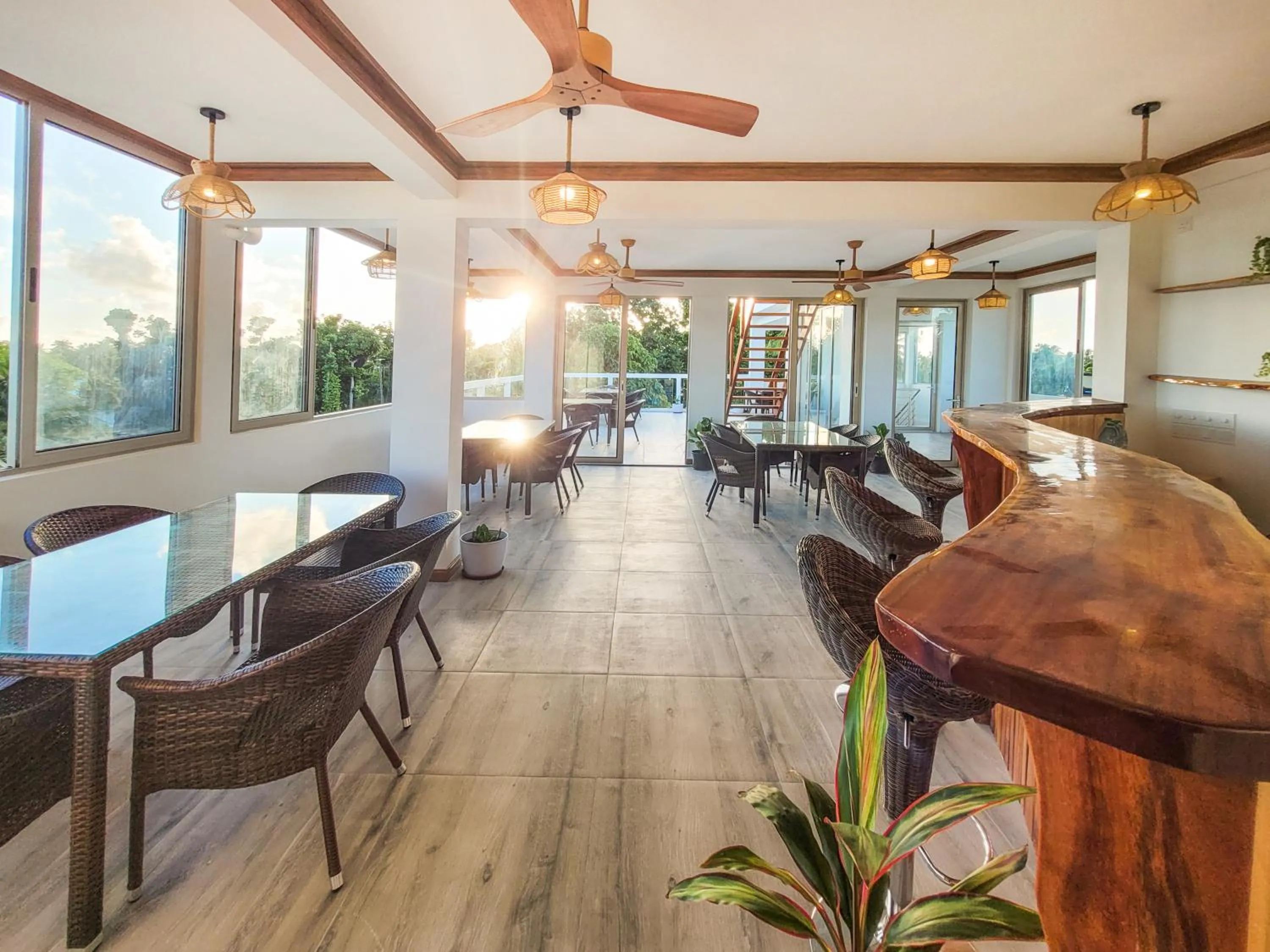 Restaurant/places to eat in Jeym Lodge