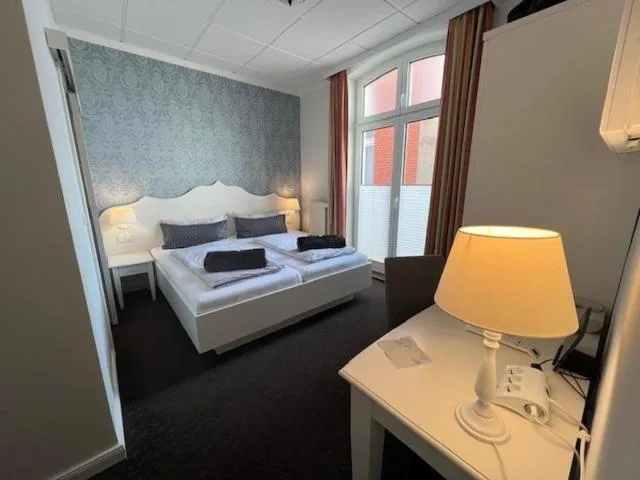 Photo of the whole room, Bed in Hotel Strandvilla Janine