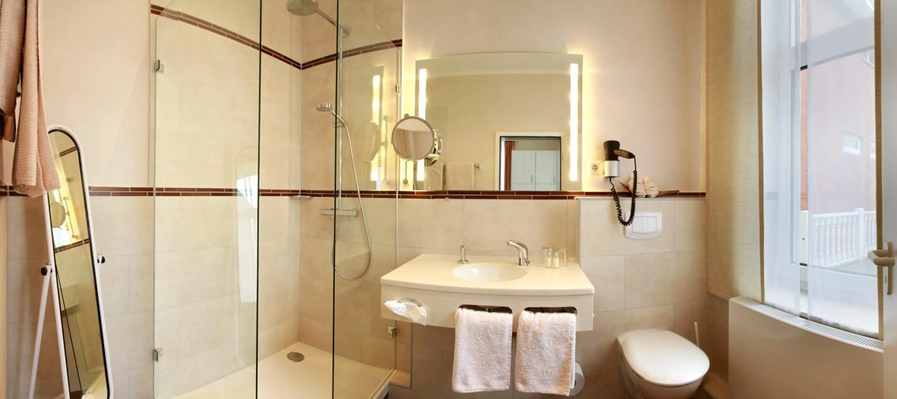 Shower in Hotel Strandvilla Janine