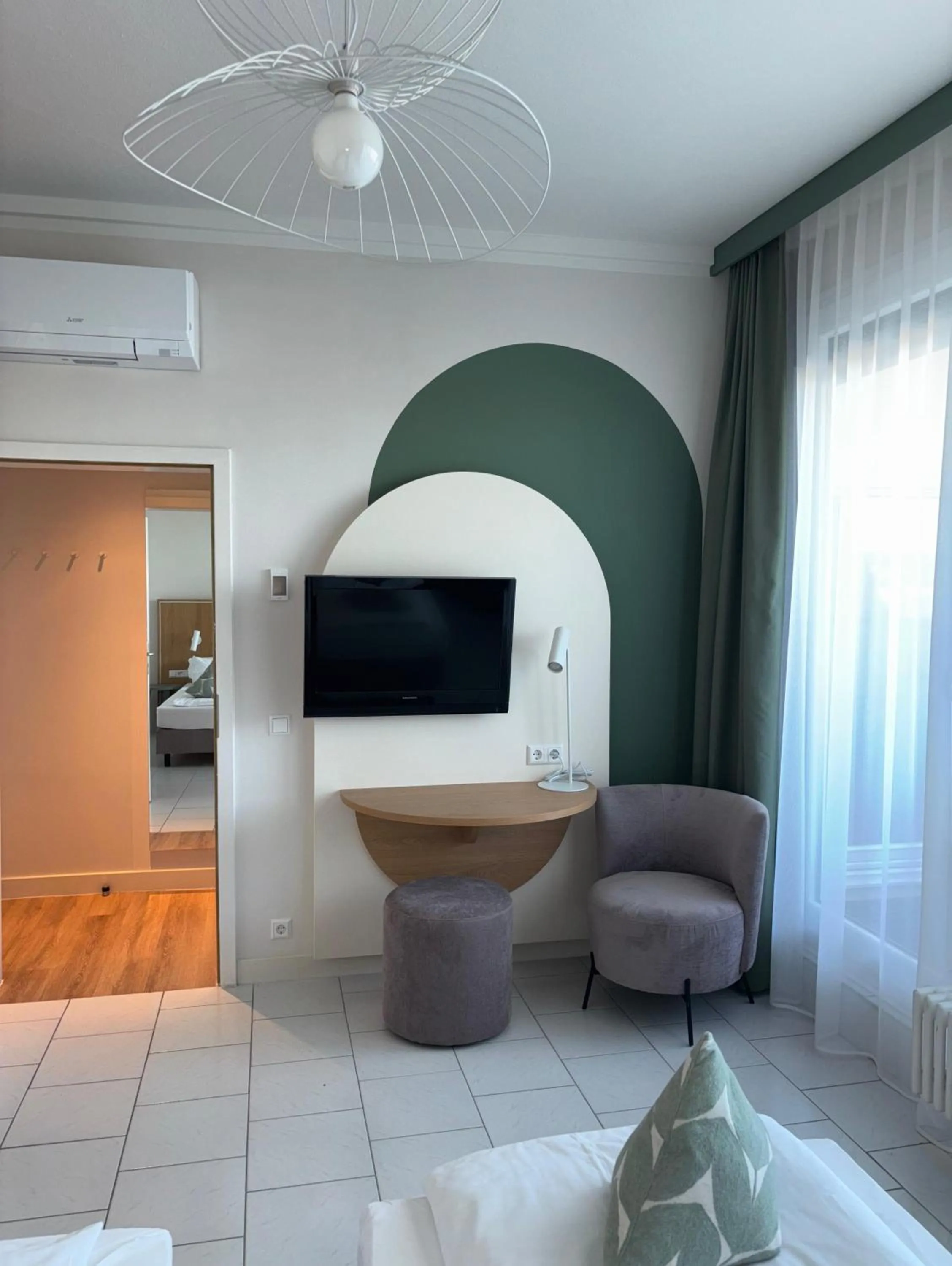 TV and multimedia in Gästehaus Centro in Konstanz