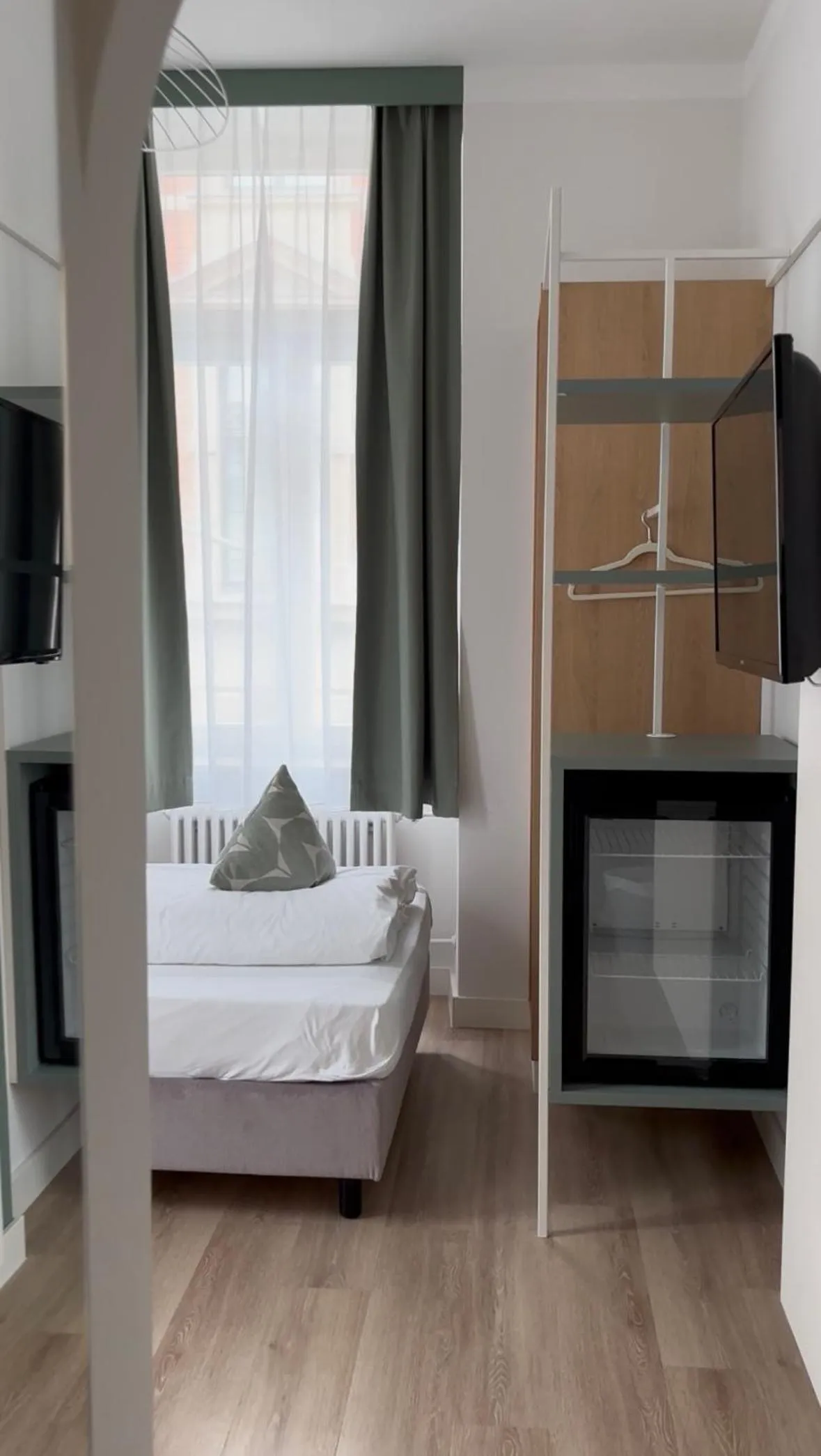 TV and multimedia, Bed in Gästehaus Centro in Konstanz