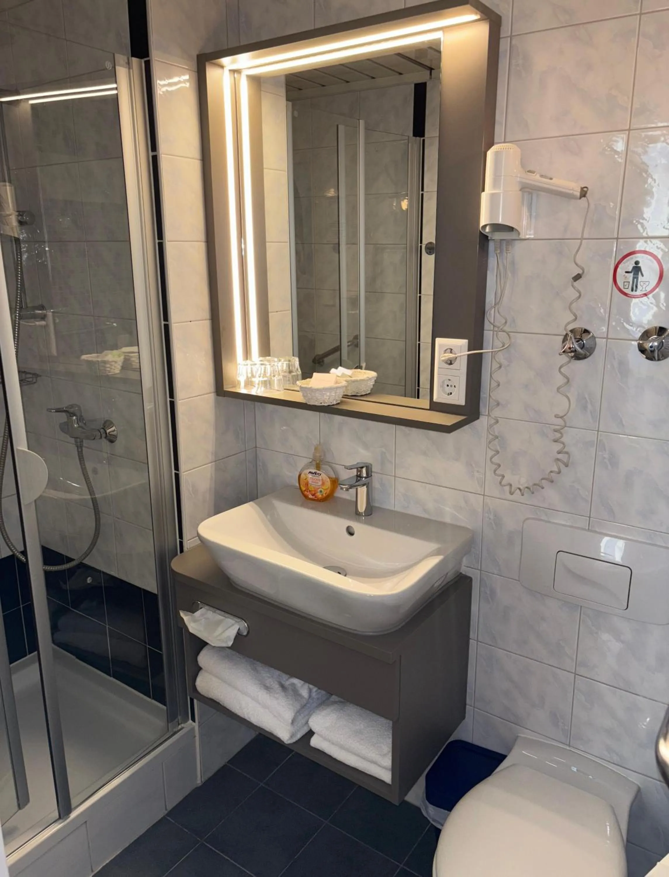 Shower in Gästehaus Centro in Konstanz