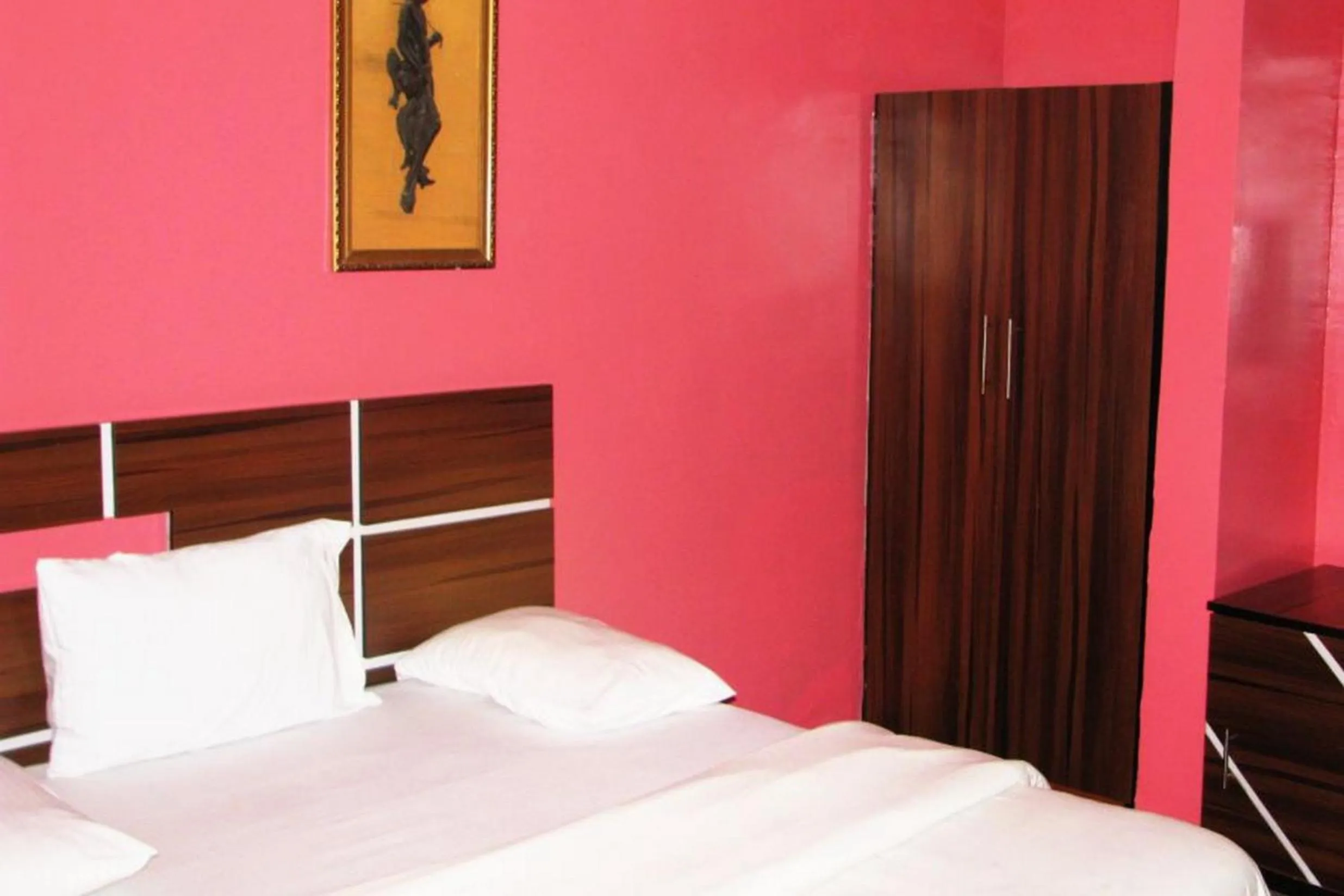 Bed in Londa Hotel and Suites - Double