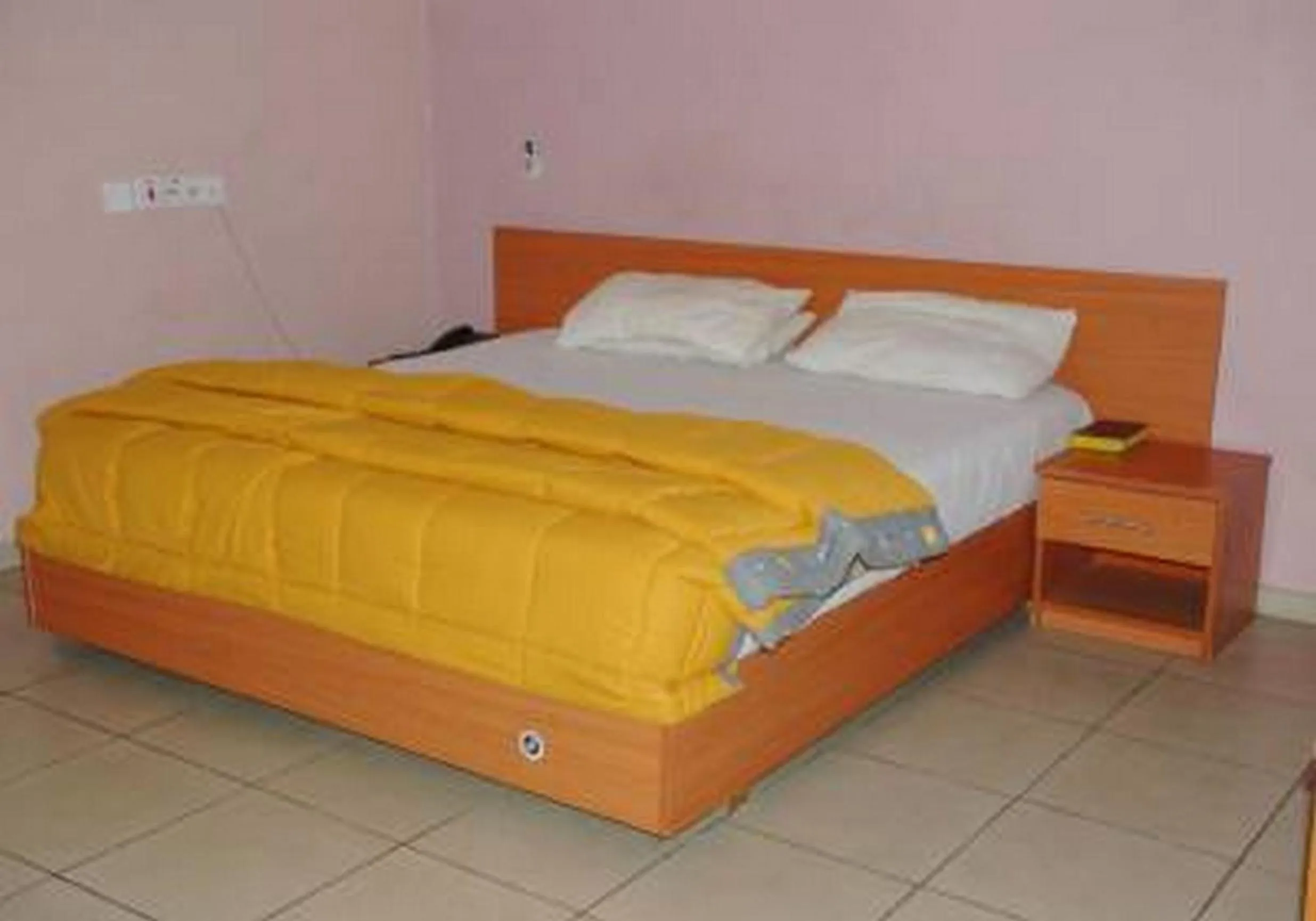 Bed in Londa Hotel and Suites - Double