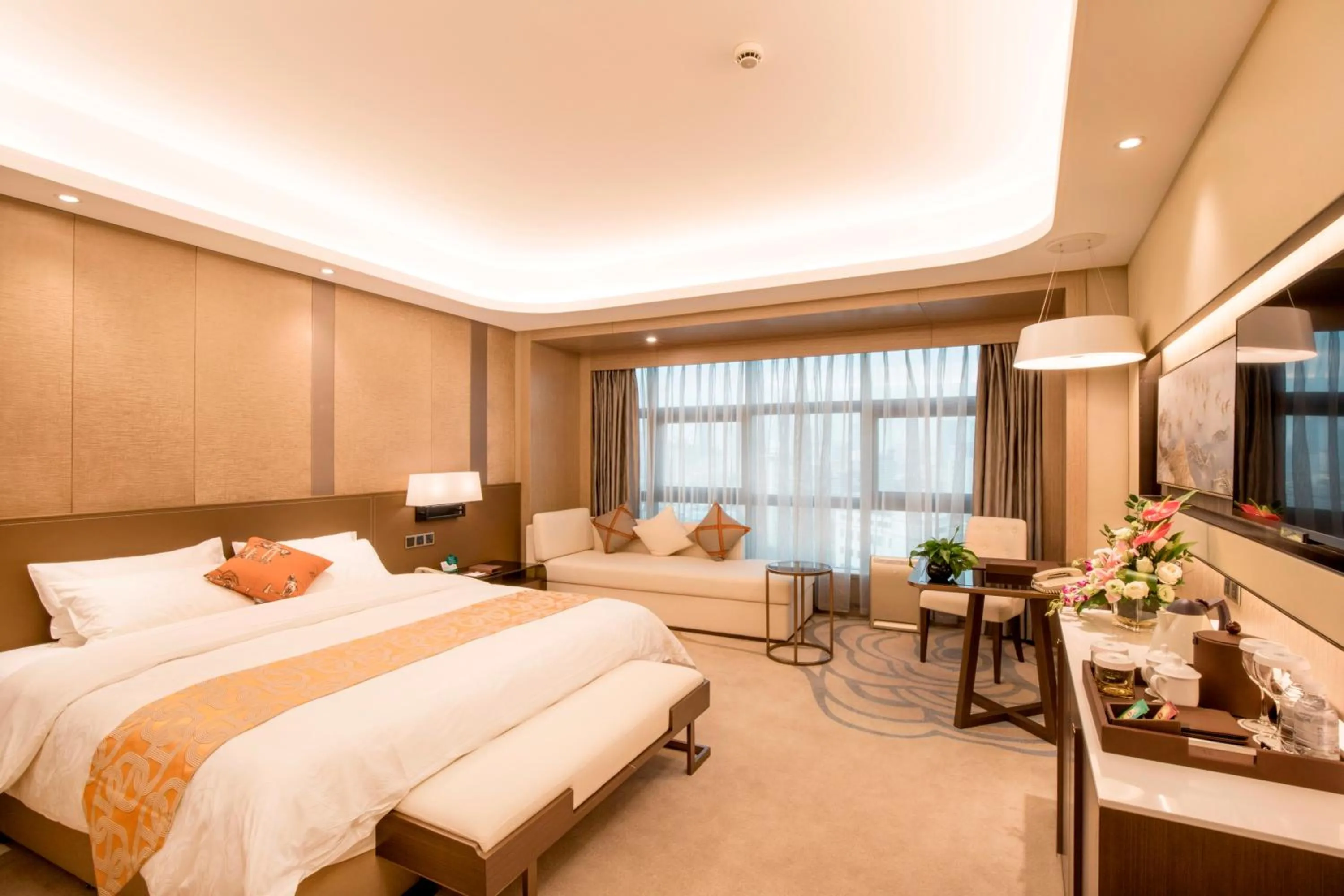Photo of the whole room, Bed in Jin Jiang Pine City Hotel
