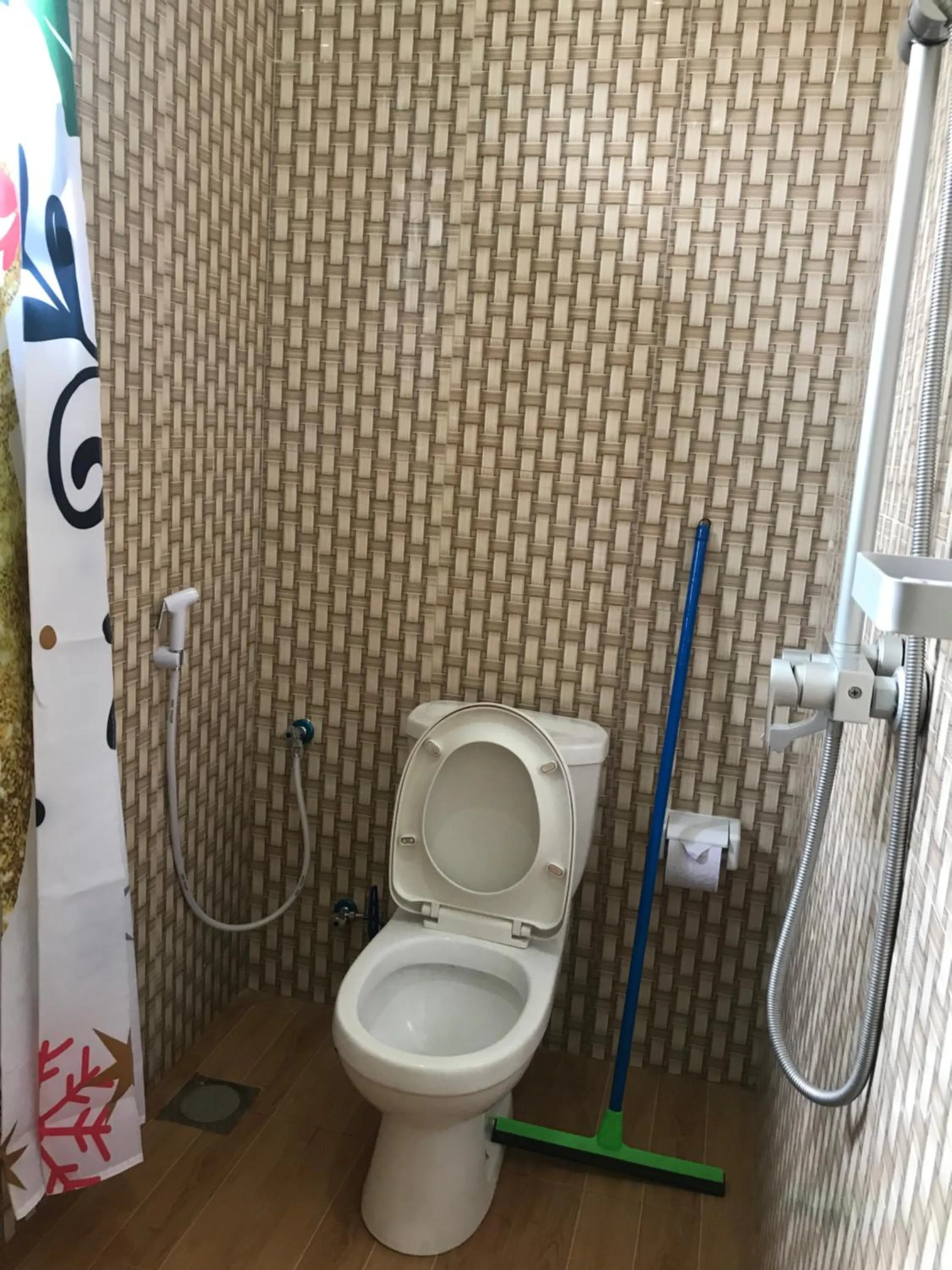 Toilet in L&J Modern Backpackers Kinondoni