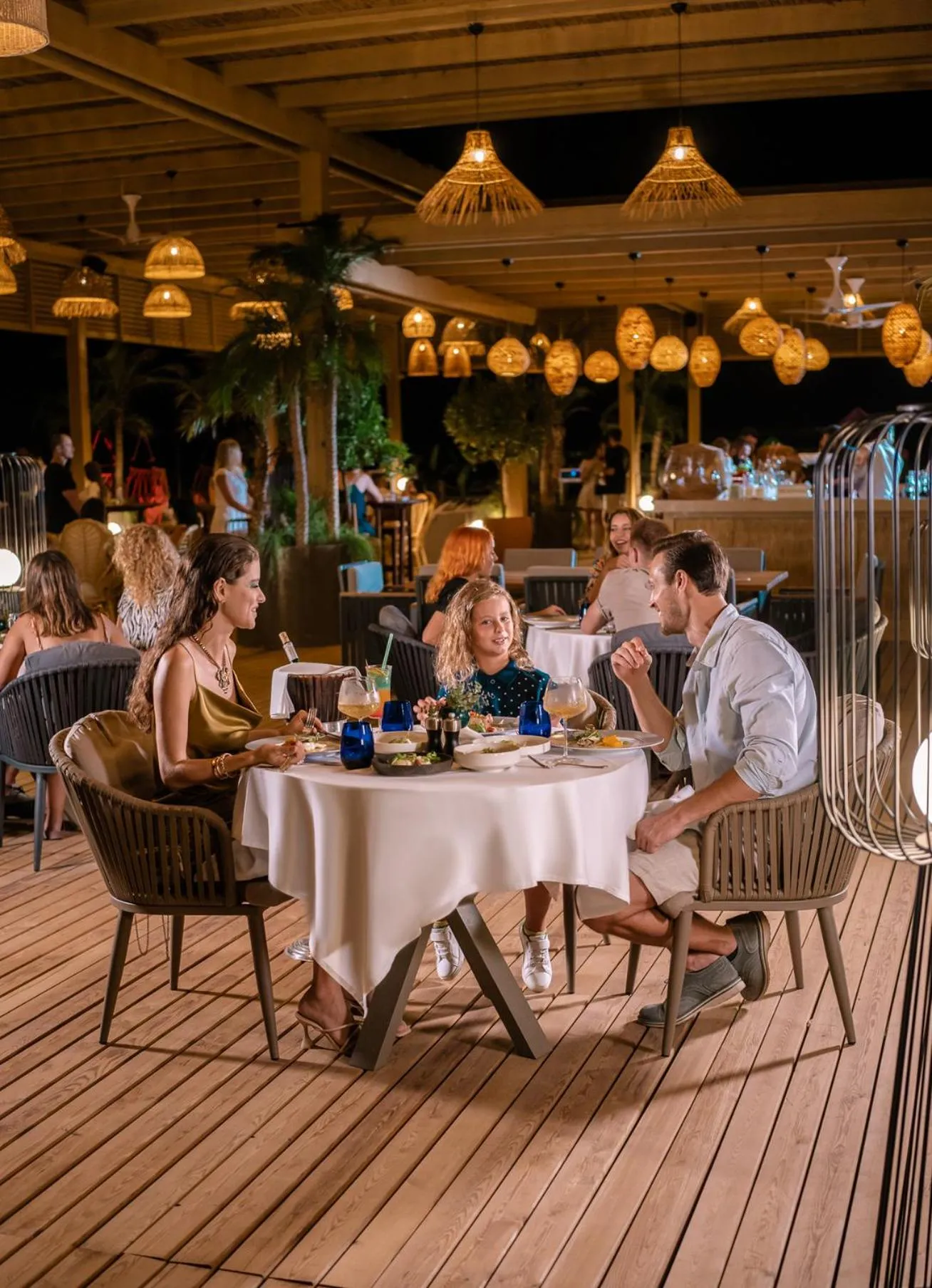 Restaurant/places to eat in Liu Resorts