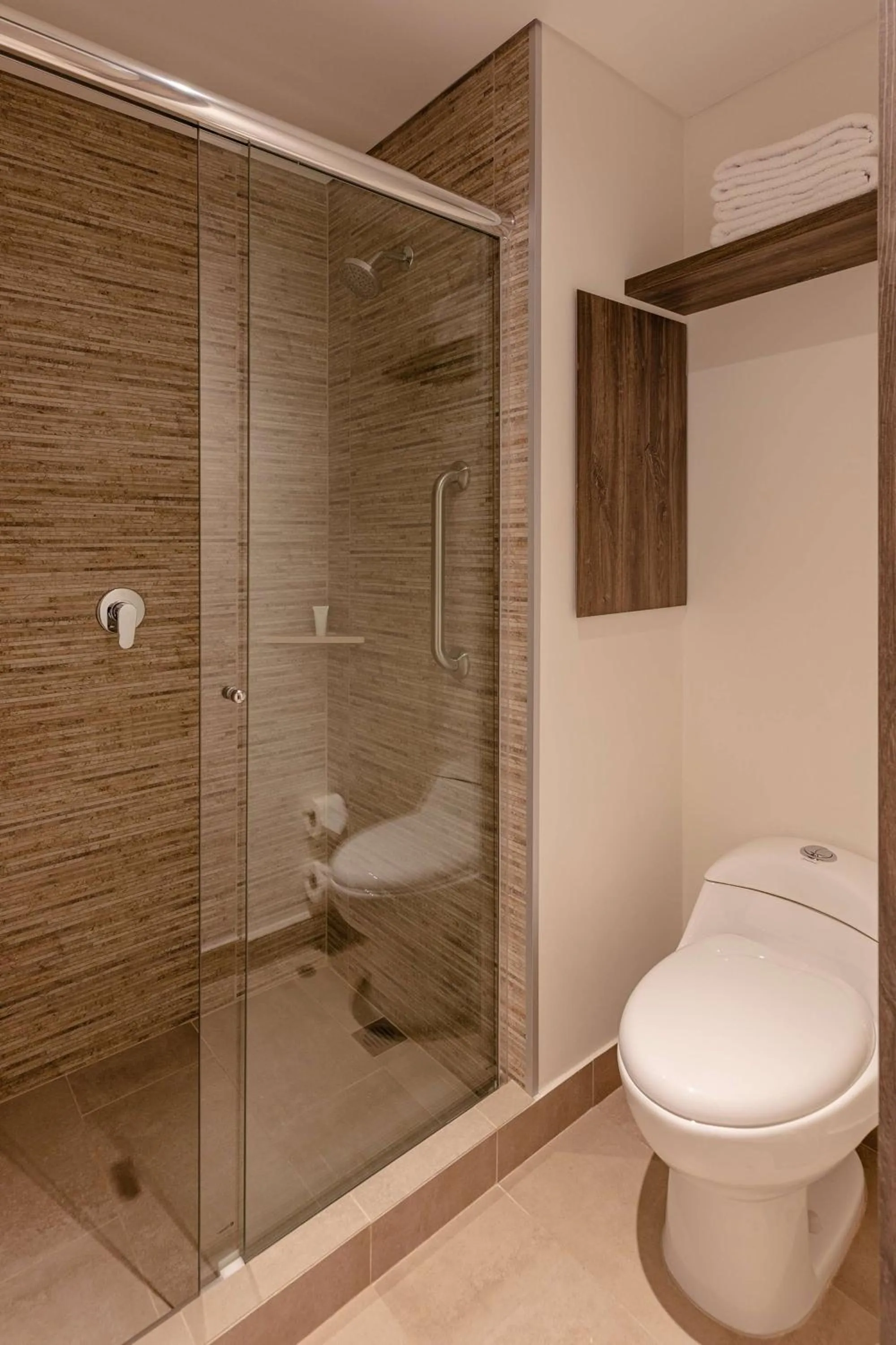 Bathroom in Hampton by Hilton Arequipa