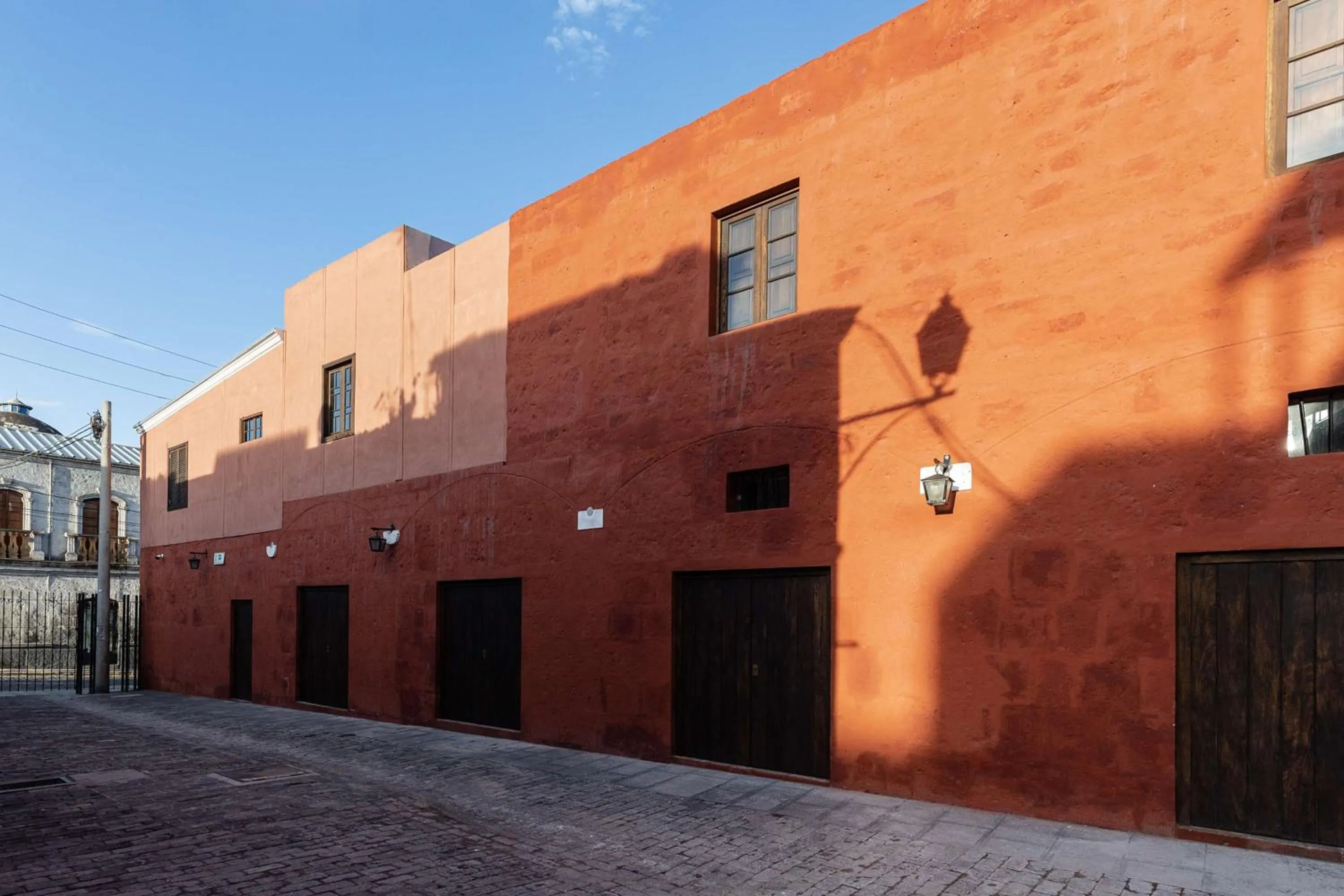 Property building in Hampton by Hilton Arequipa
