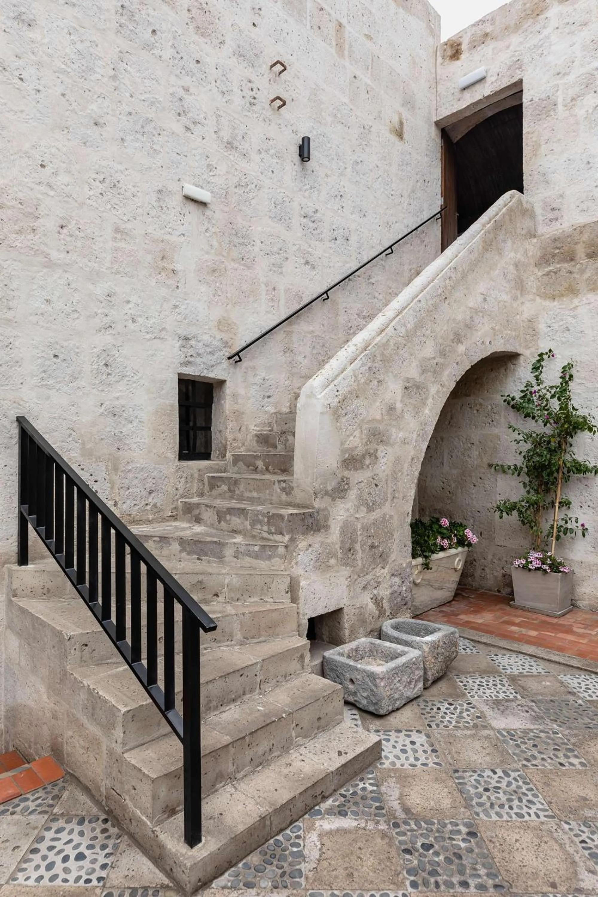 Property building in Hampton by Hilton Arequipa