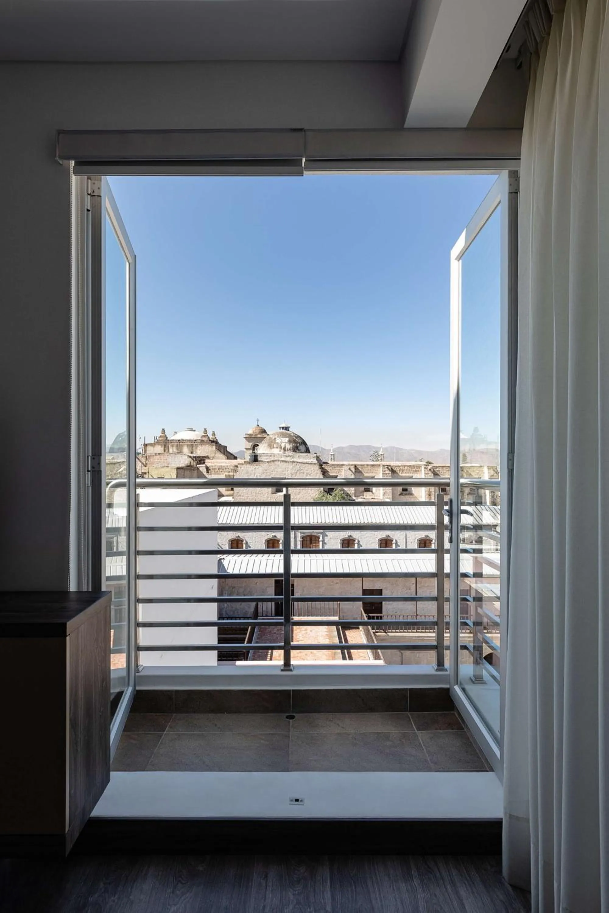 Photo of the whole room in Hampton by Hilton Arequipa