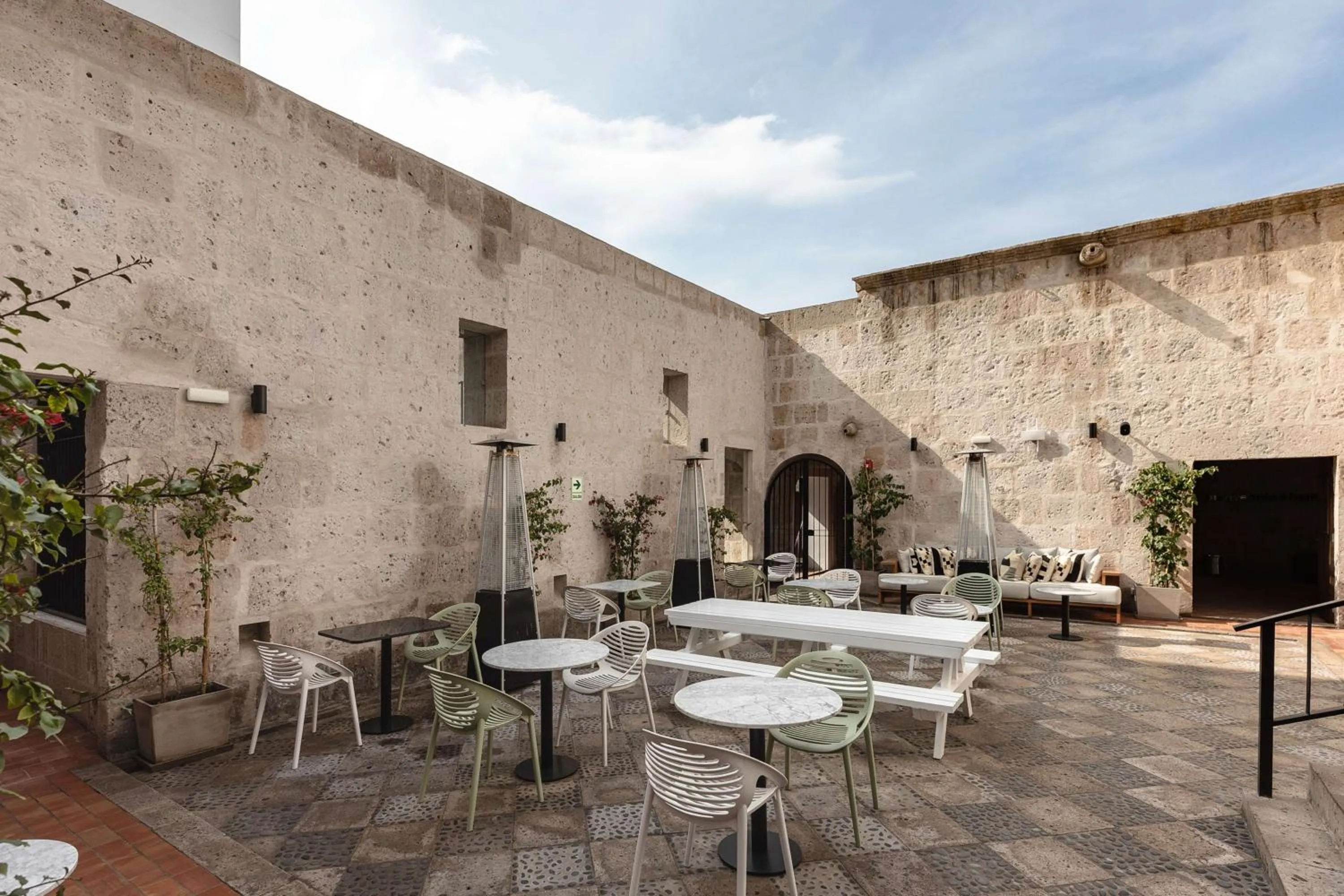 Restaurant/places to eat in Hampton by Hilton Arequipa