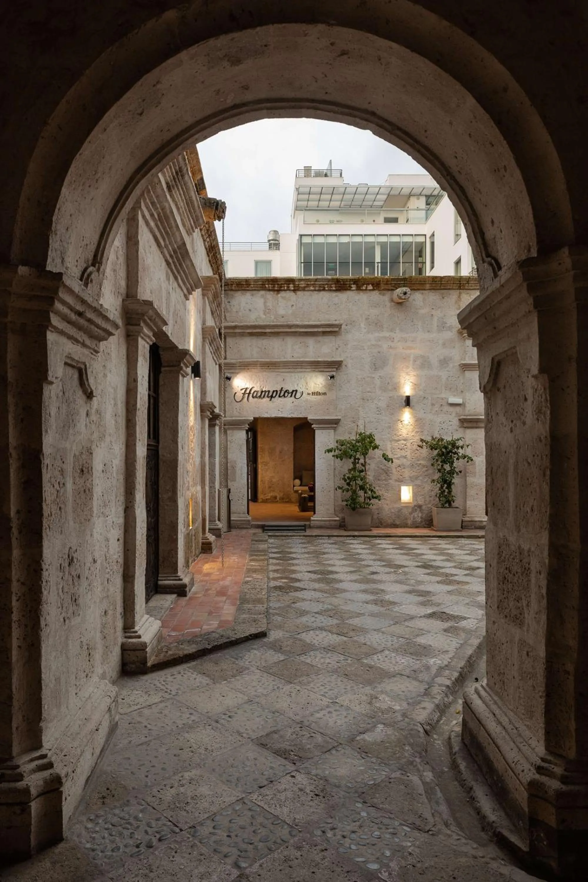 Property building in Hampton by Hilton Arequipa