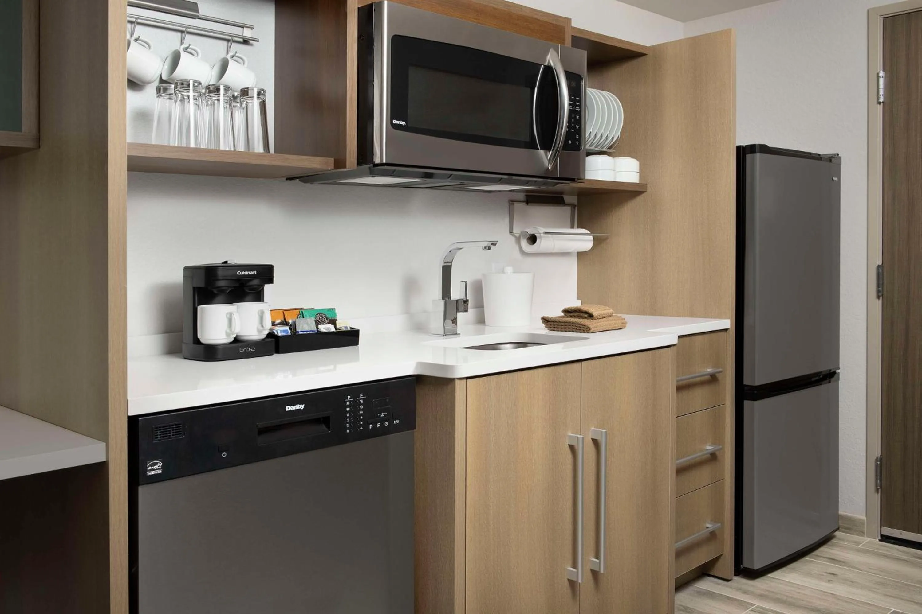 Kitchen or kitchenette in Home2 Suites by Hilton Fort Myers Airport