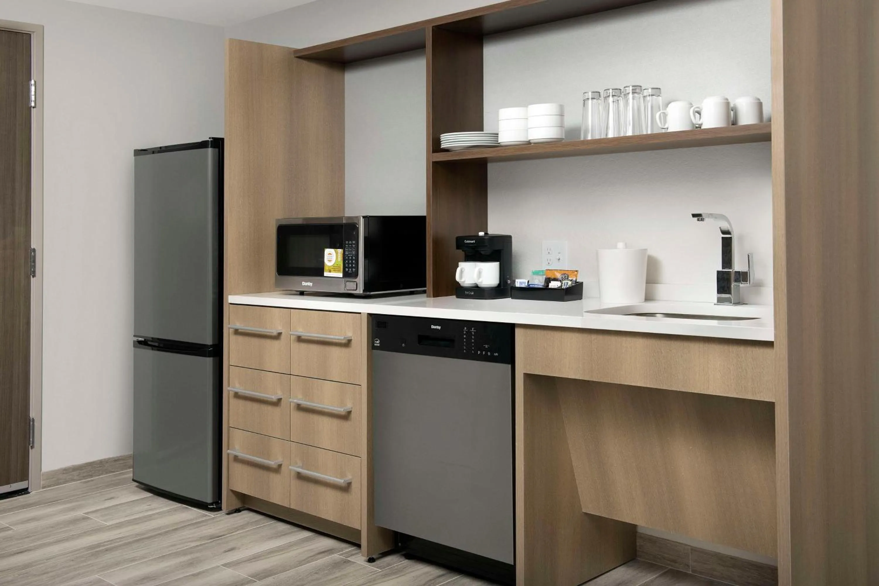 Kitchen or kitchenette in Home2 Suites by Hilton Fort Myers Airport