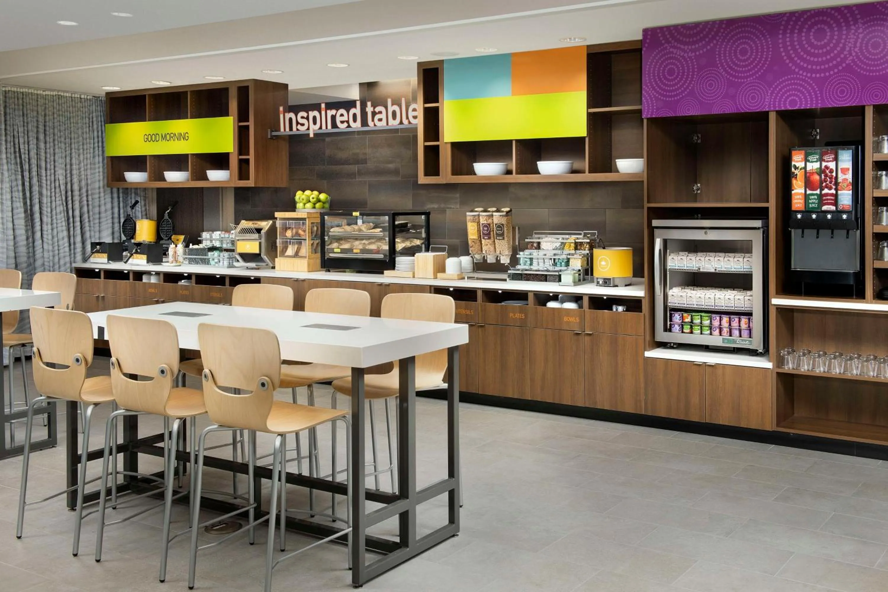 Breakfast in Home2 Suites by Hilton Fort Myers Airport