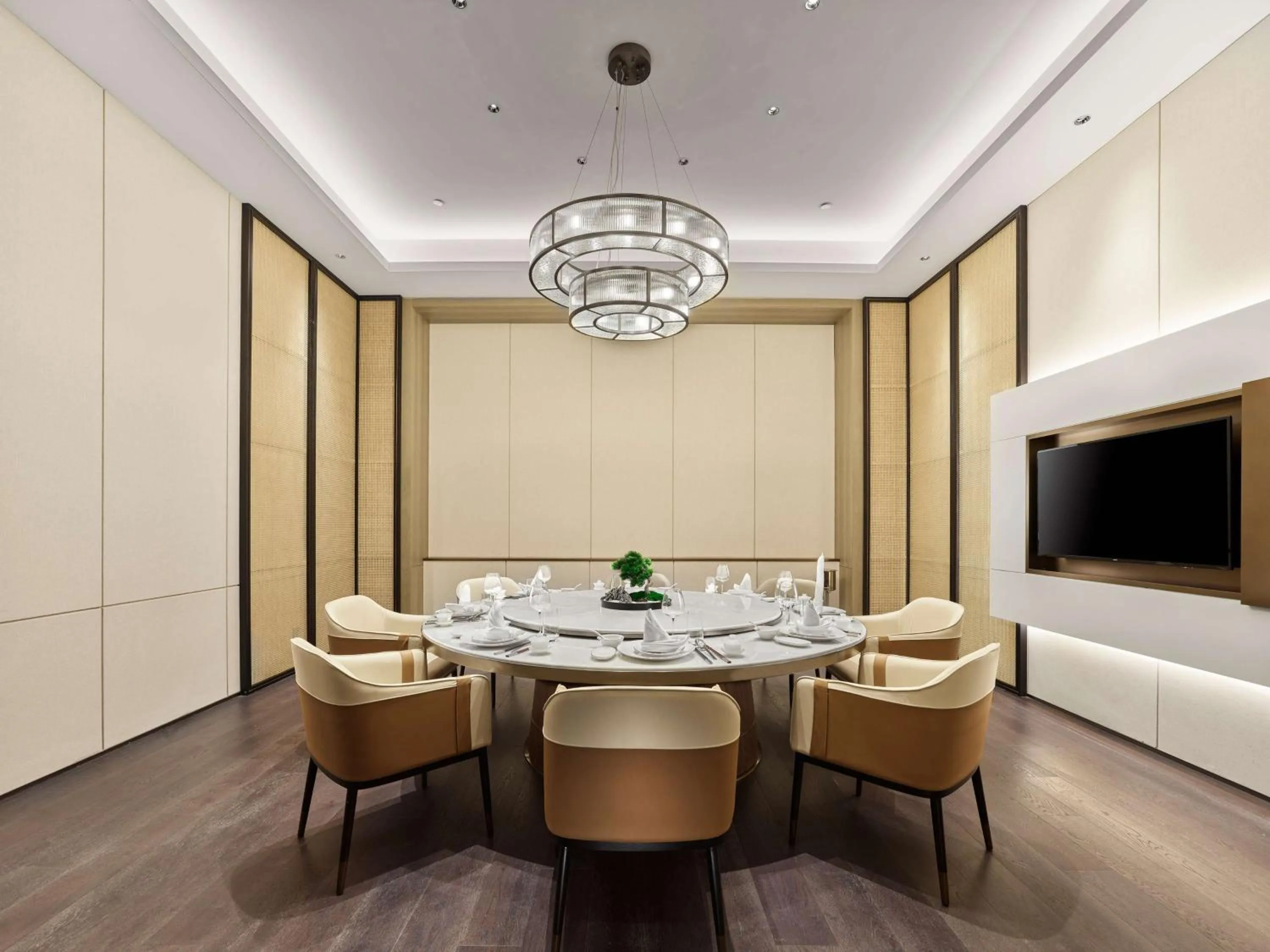 Restaurant/places to eat in Hilton Jiaxing