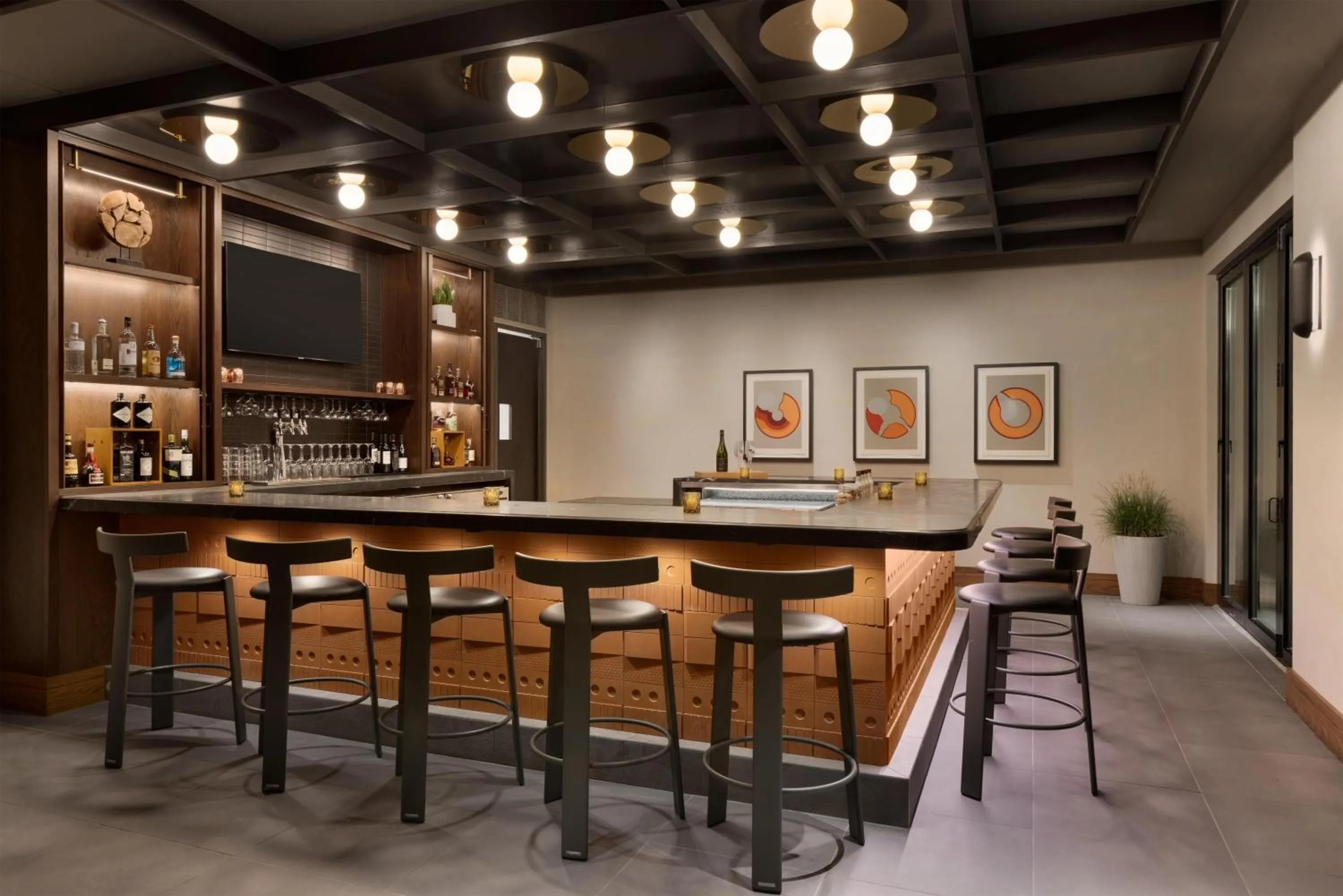 Lounge or bar in 106 Jefferson Huntsville, Curio Collection by Hilton