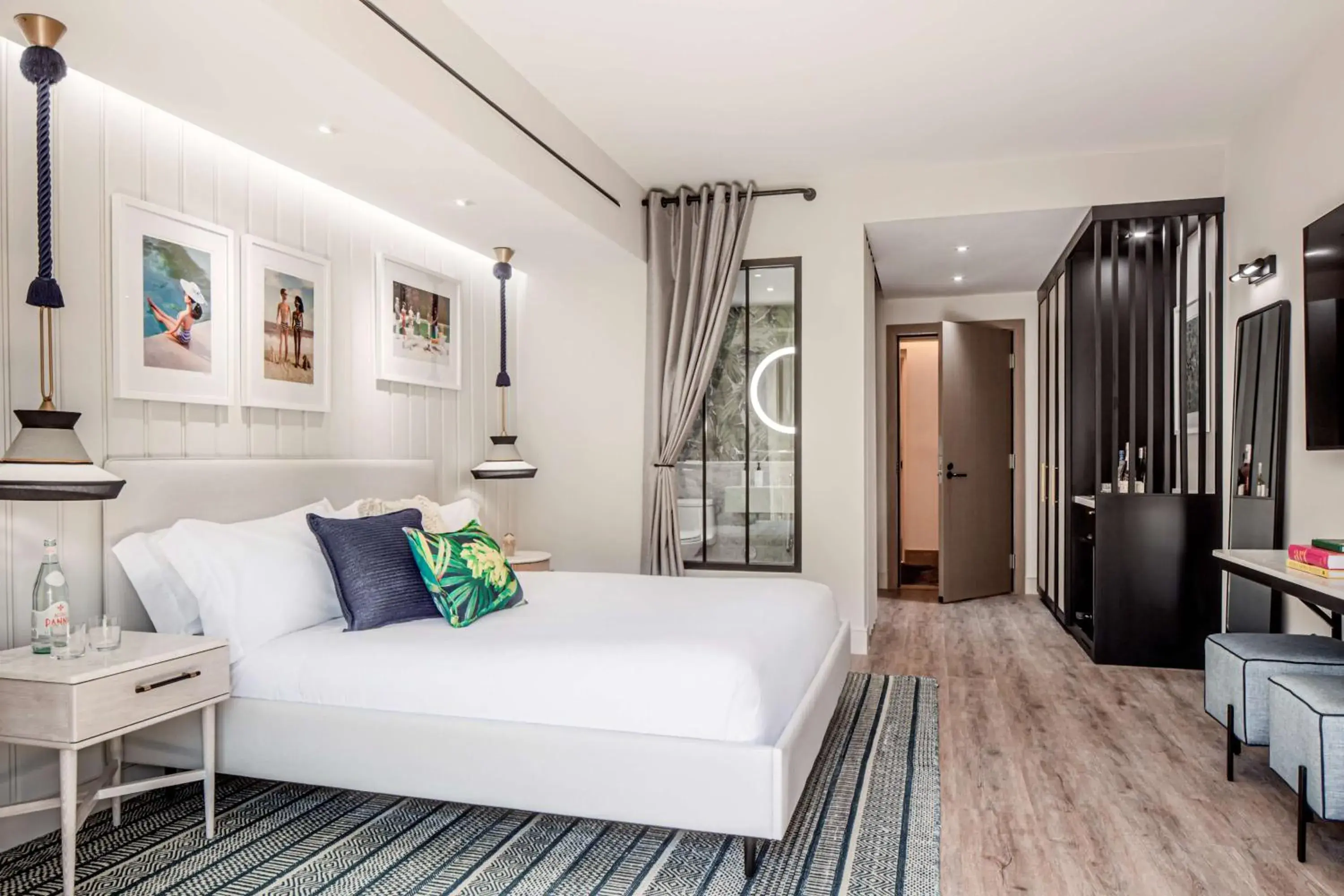 King Room in The Ray Hotel Delray Beach, Curio Collection By Hilton King Room in The Ray Hotel Delray Beach, Curio Collection By Hilton