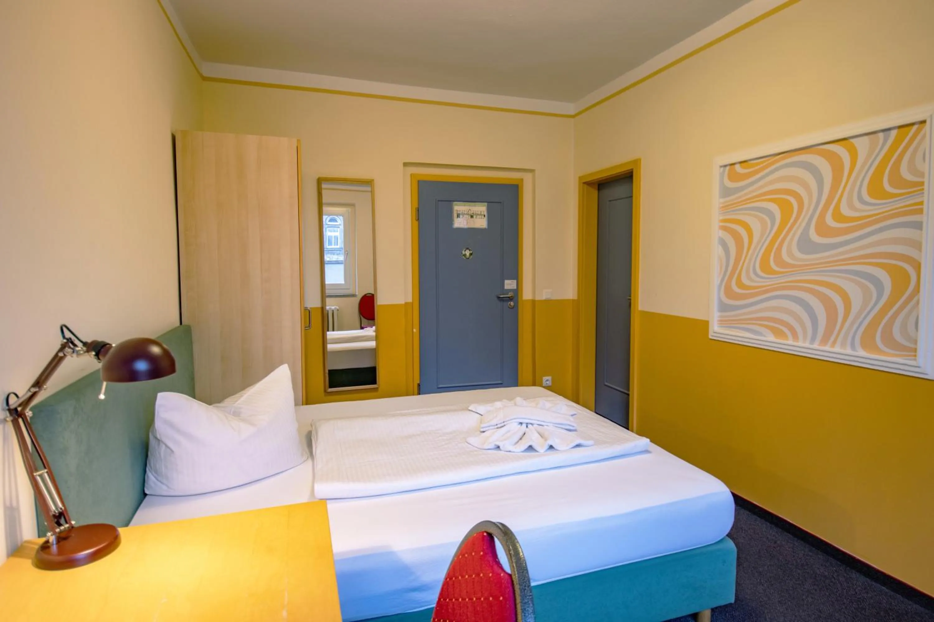 Photo of the whole room, Bed in Hotel Schloss Nebra