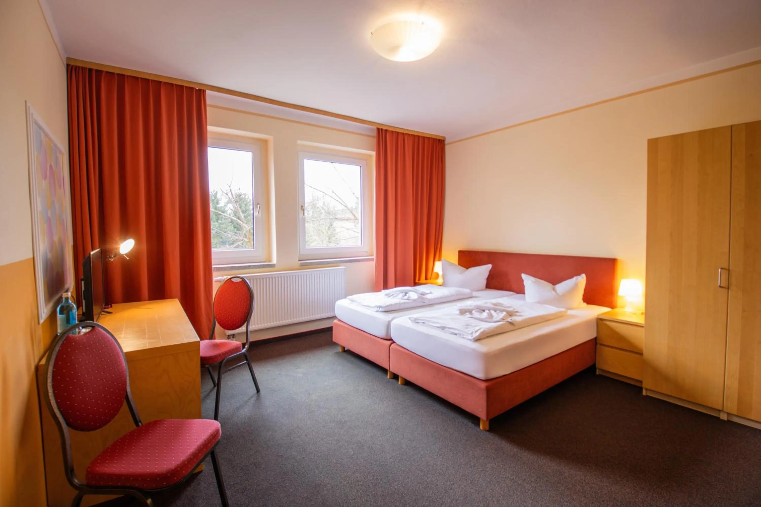 Photo of the whole room, Bed in Hotel Schloss Nebra