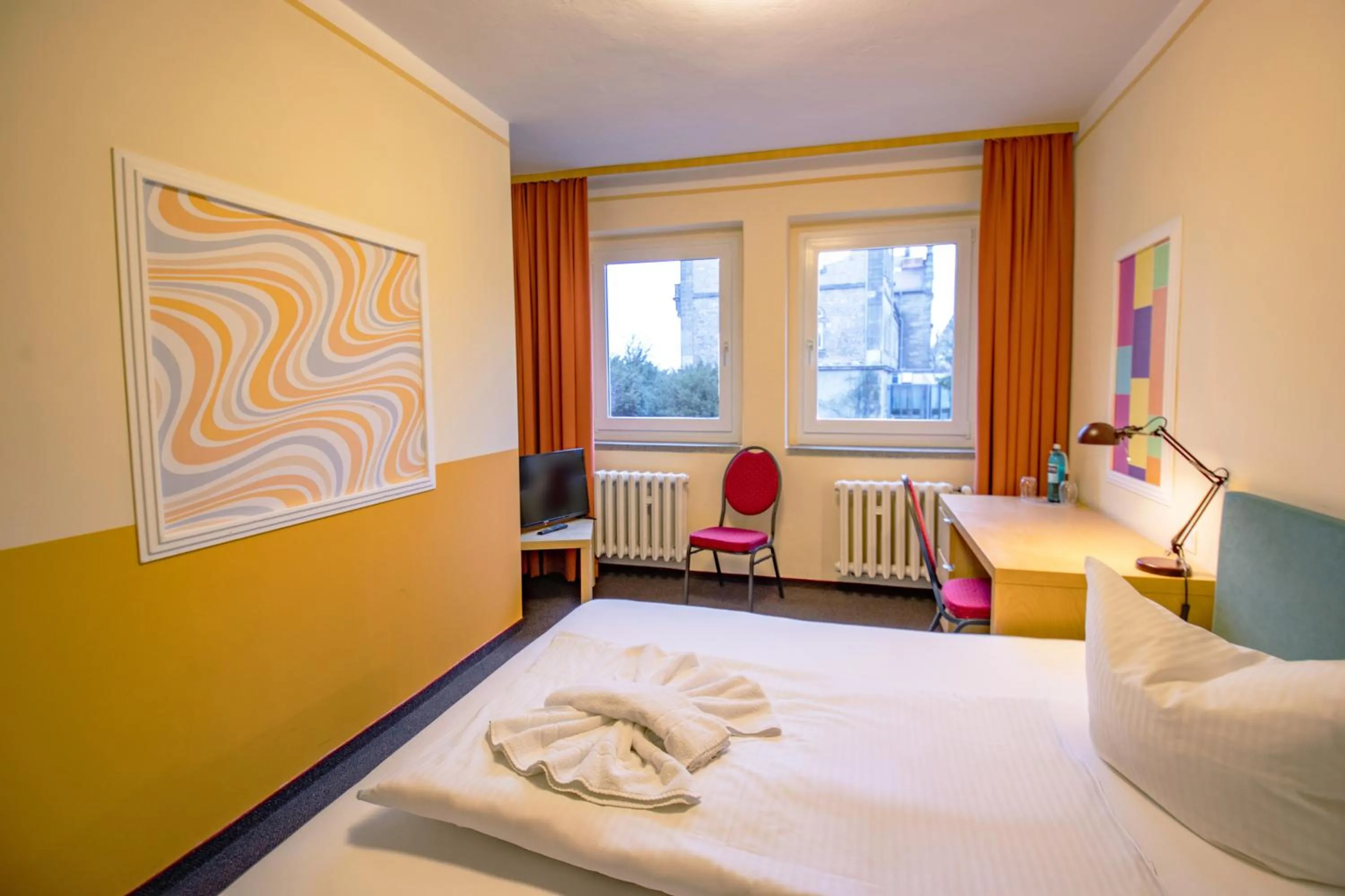 Photo of the whole room, Bed in Hotel Schloss Nebra