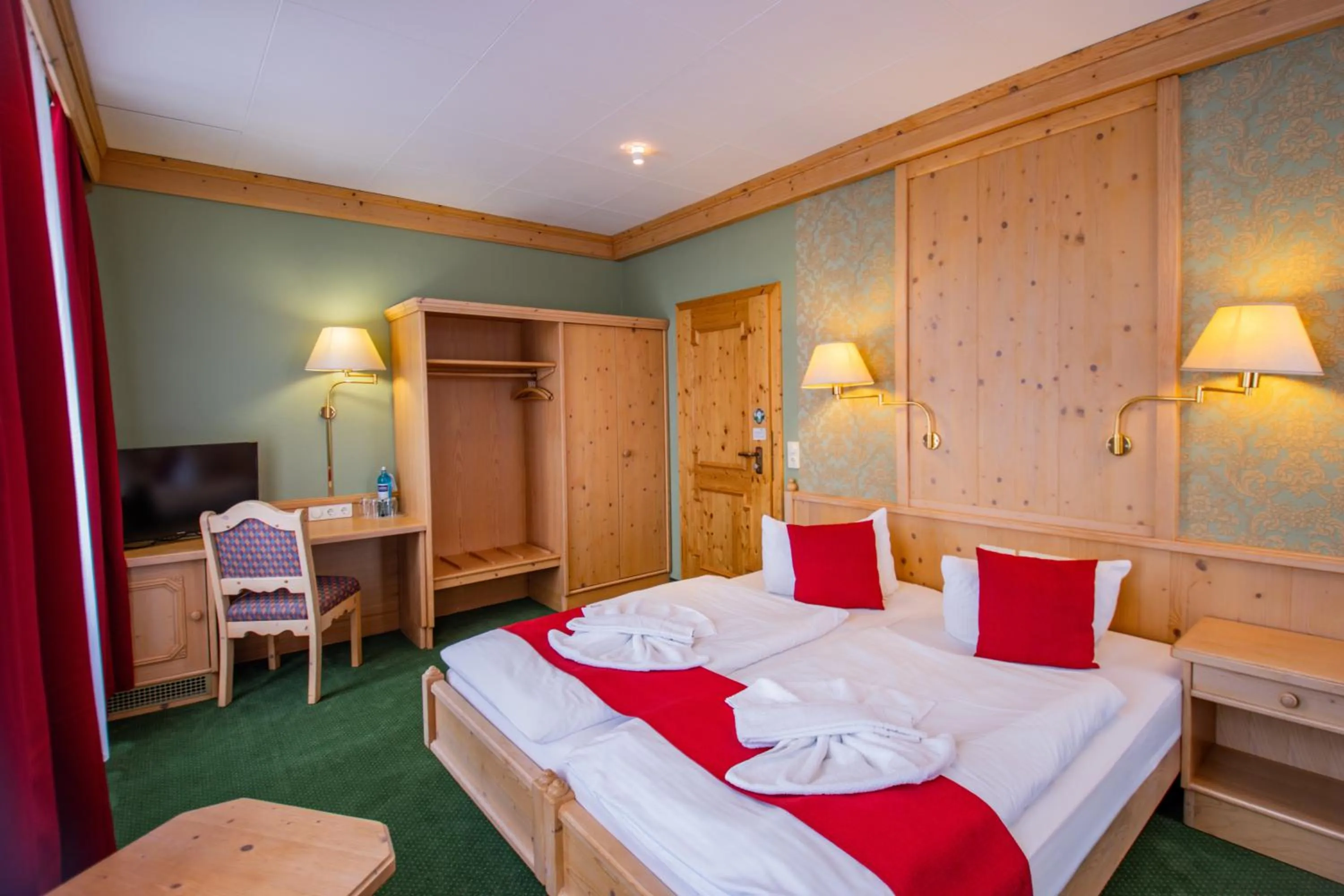 Photo of the whole room, Bed in Hotel Schloss Nebra