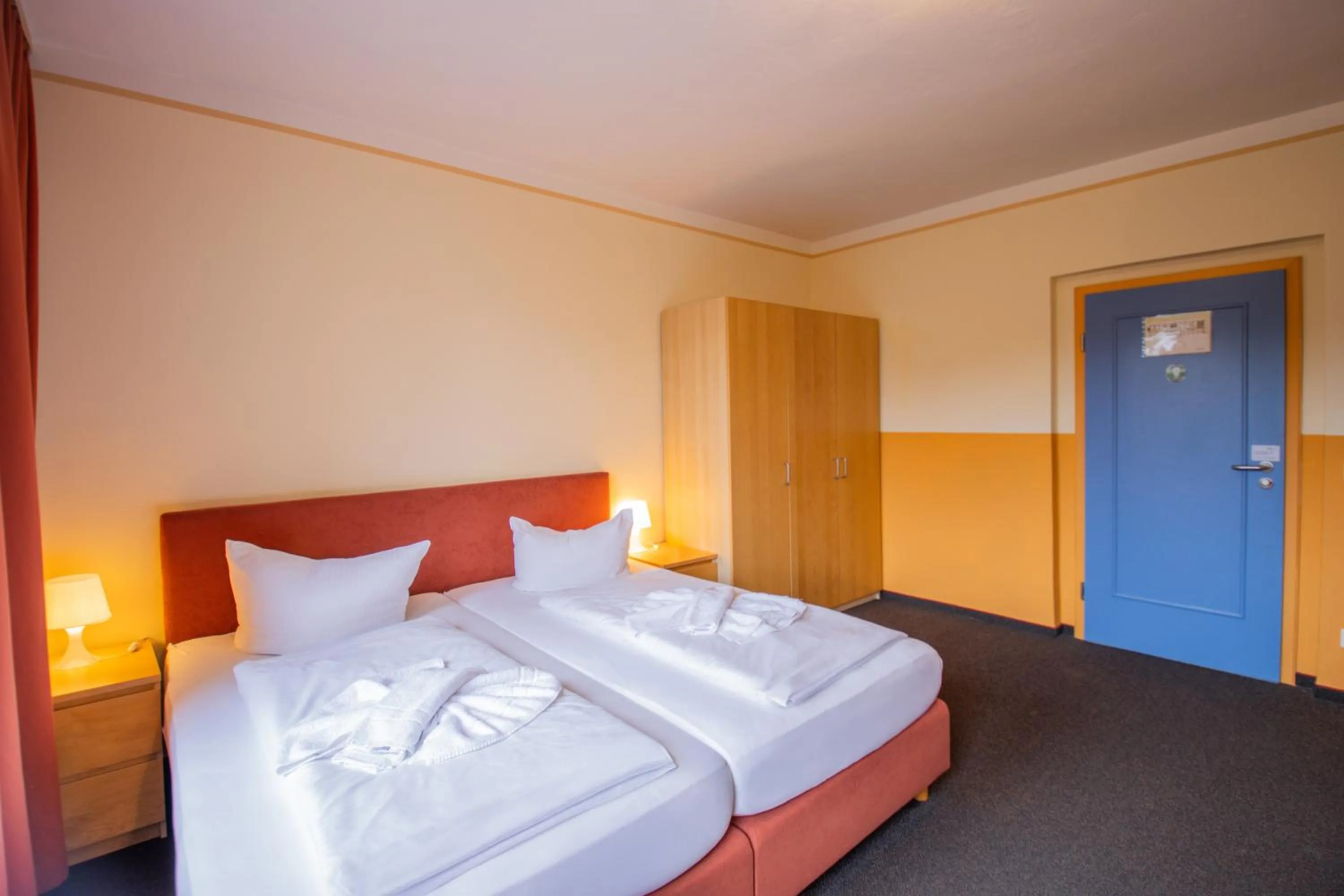 Photo of the whole room, Bed in Hotel Schloss Nebra