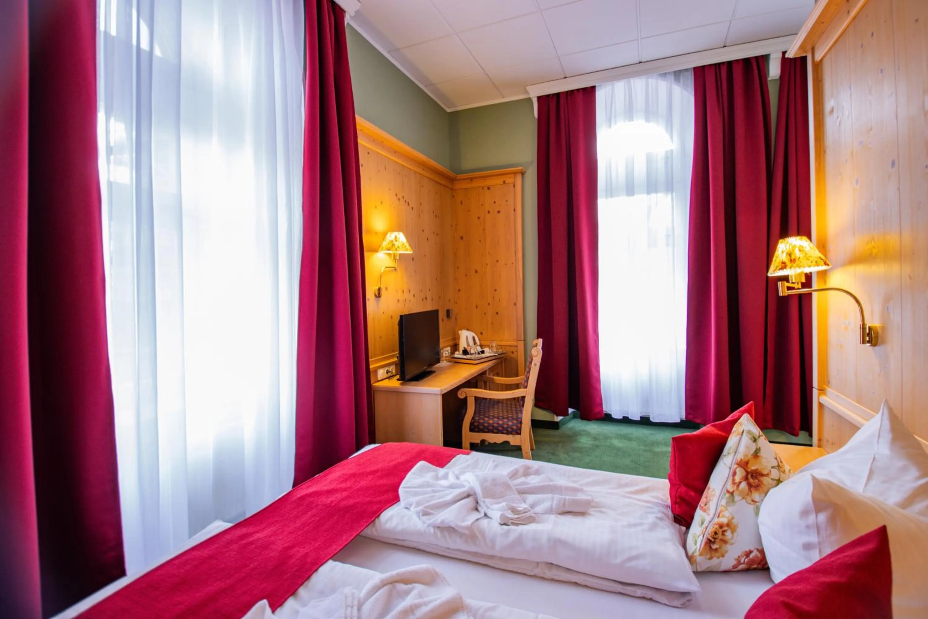 Photo of the whole room, Bed in Hotel Schloss Nebra