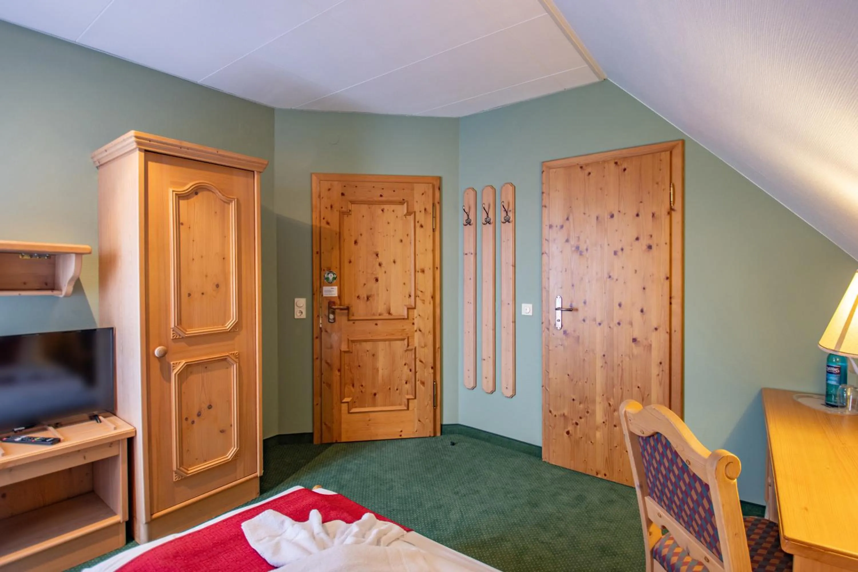 Photo of the whole room, Bed in Hotel Schloss Nebra