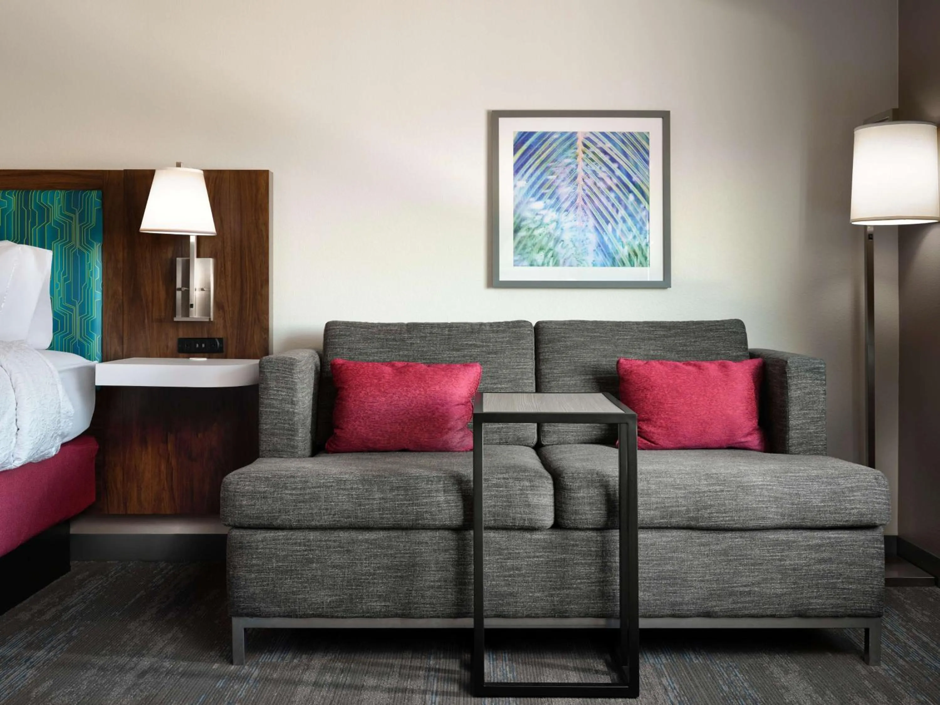 Living room, Bed in Hampton Inn Pinellas Park St Petersburg, Fl