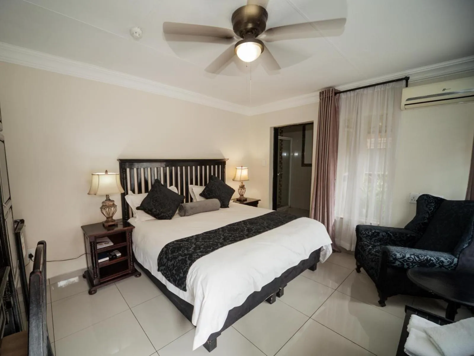 Bed in Dunwoodie Travel Lodge