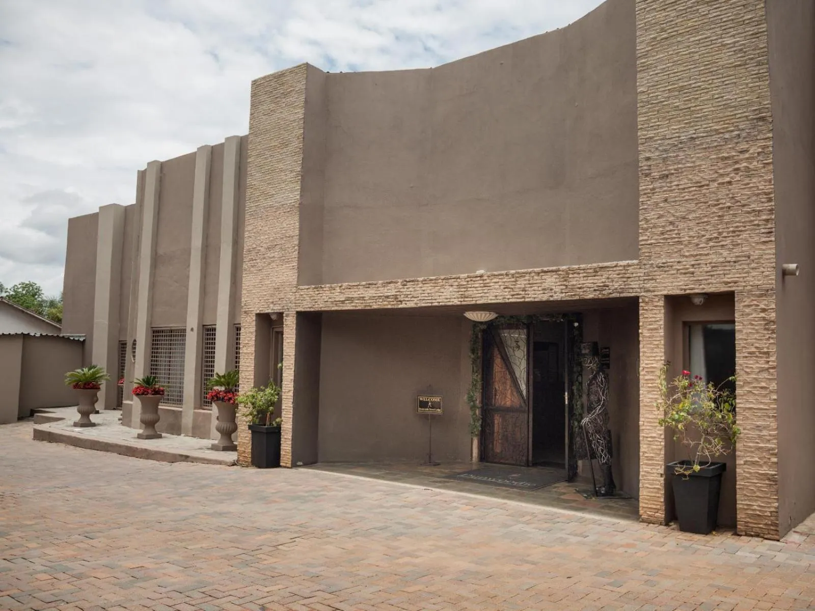 Property building in Dunwoodie Travel Lodge