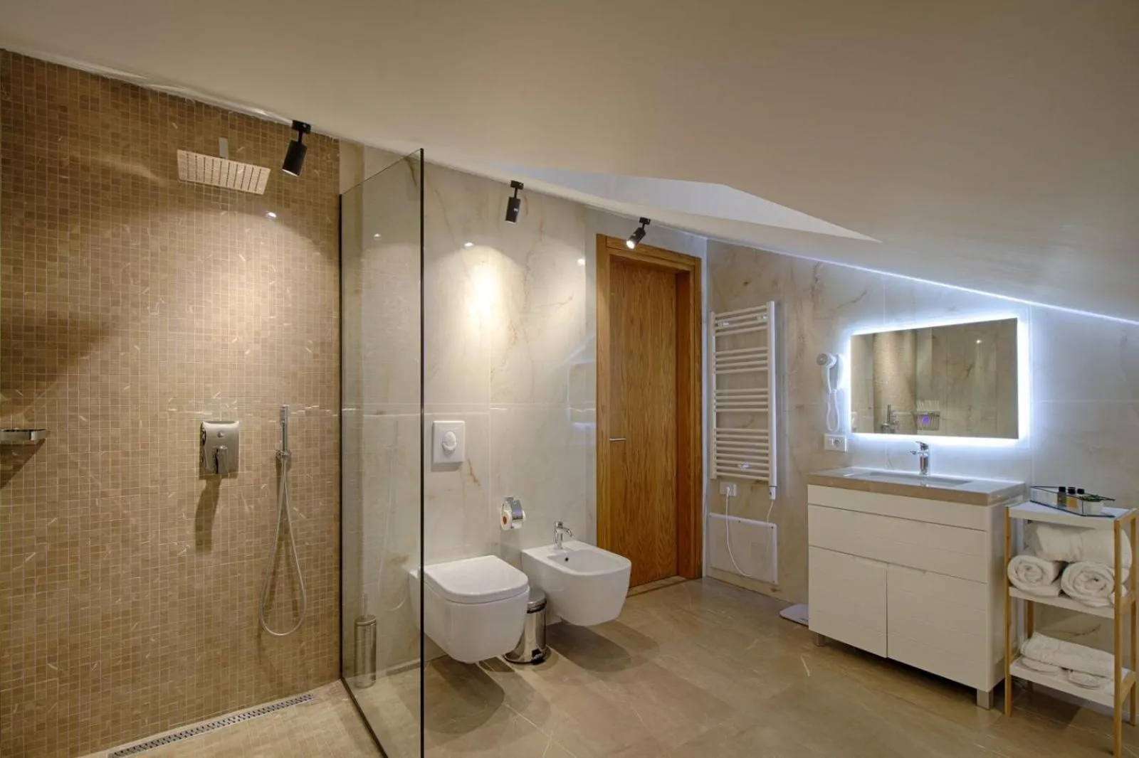 Bathroom in Primo Hotel