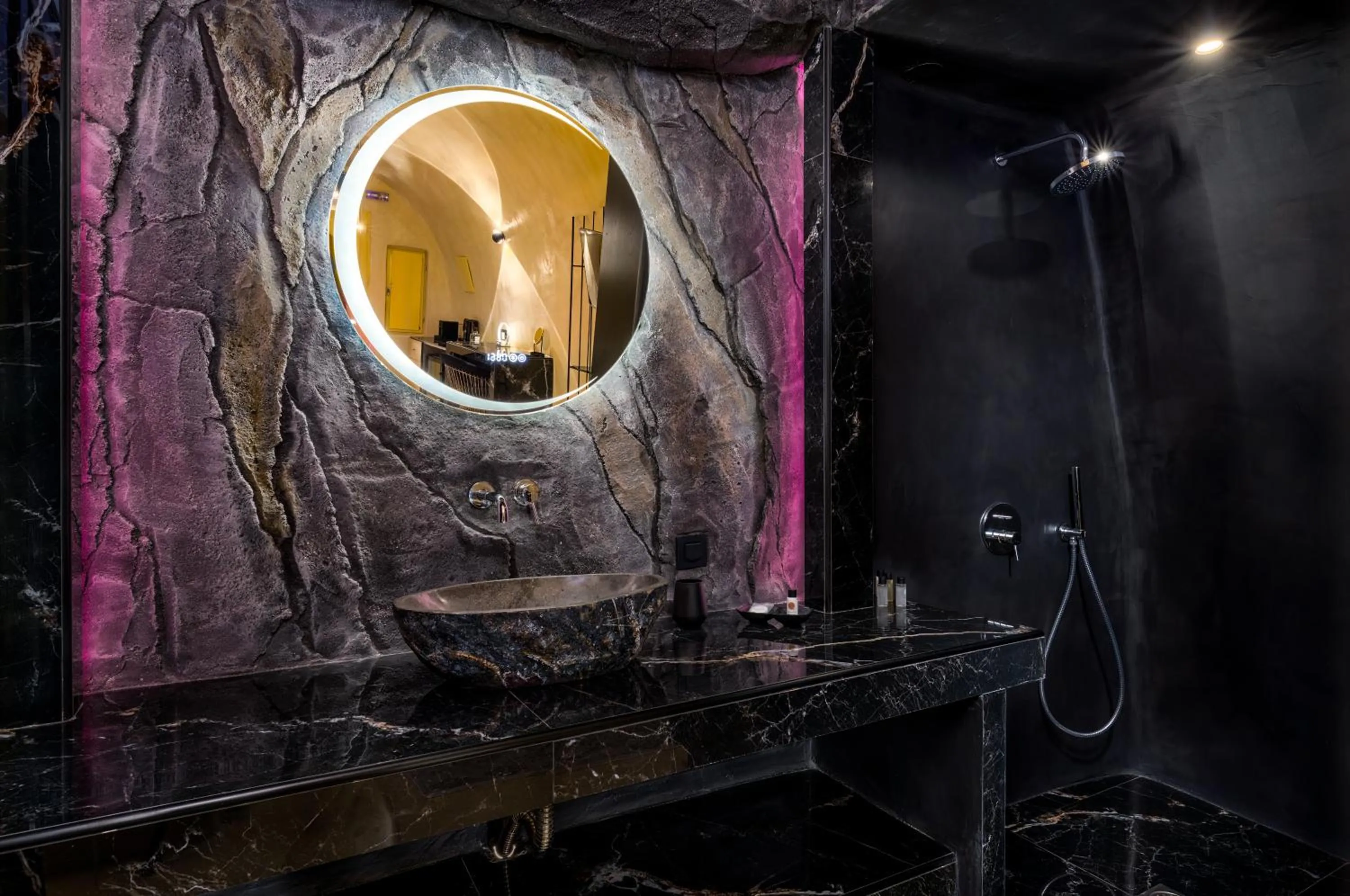 Bathroom in Canyon Santorini