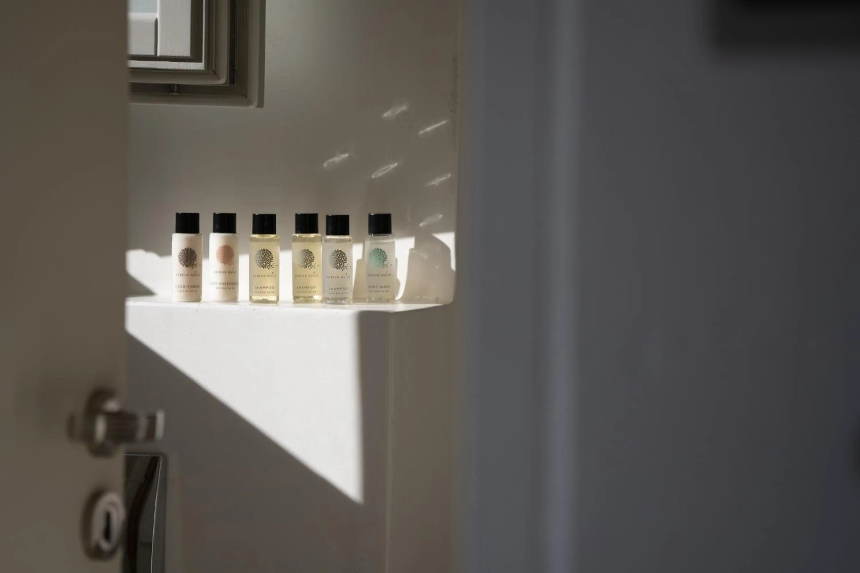 Bathroom in Canyon Santorini