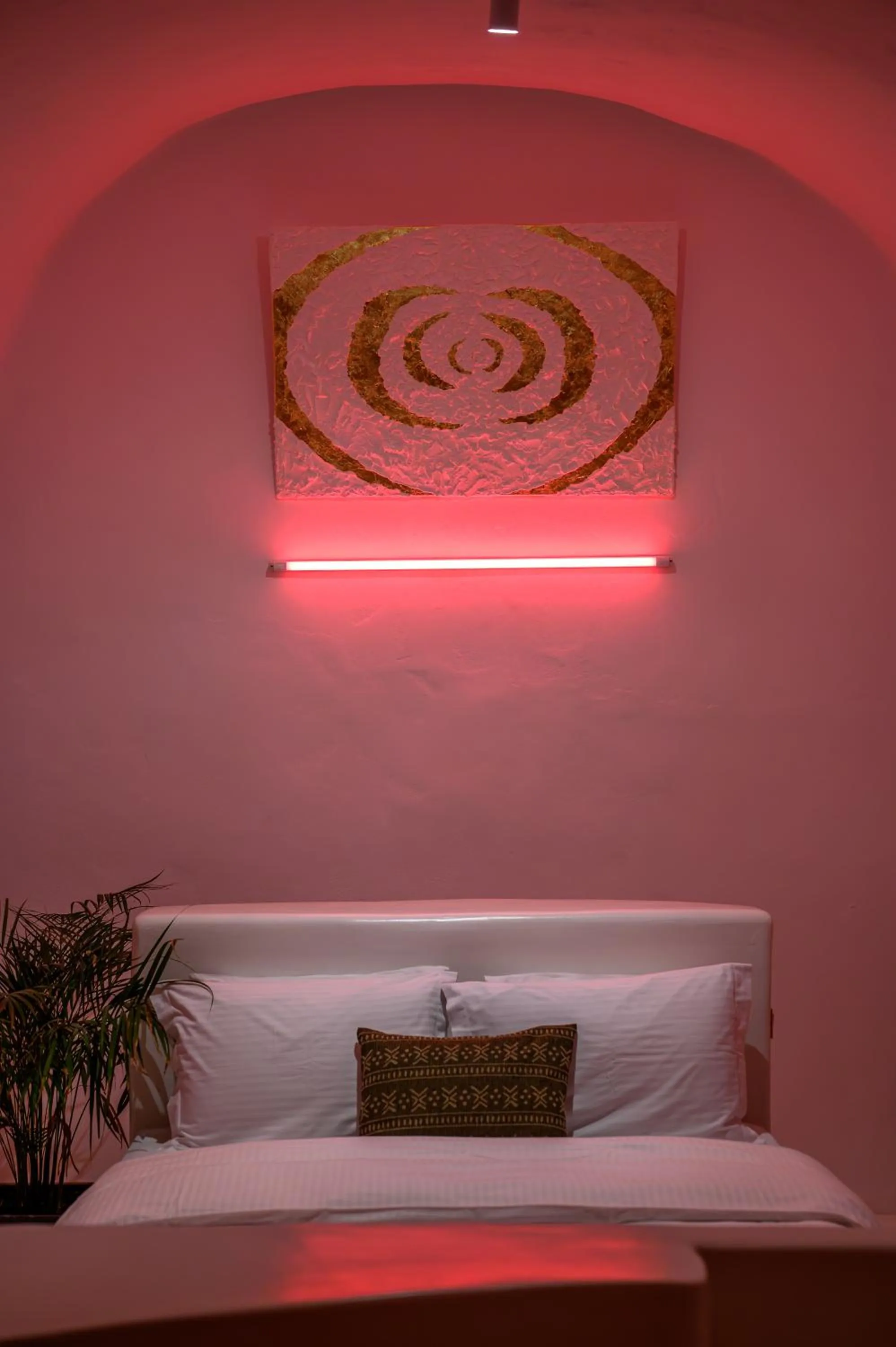 Photo of the whole room, Bed in Canyon Santorini