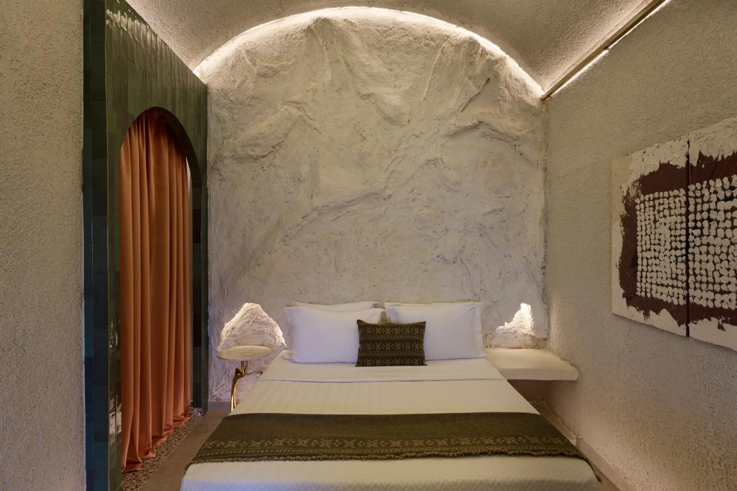 Bed in Canyon Santorini