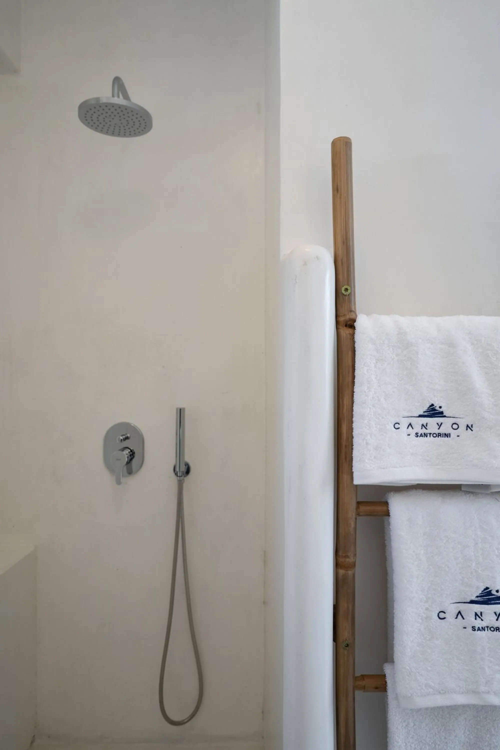 Shower in Canyon Santorini